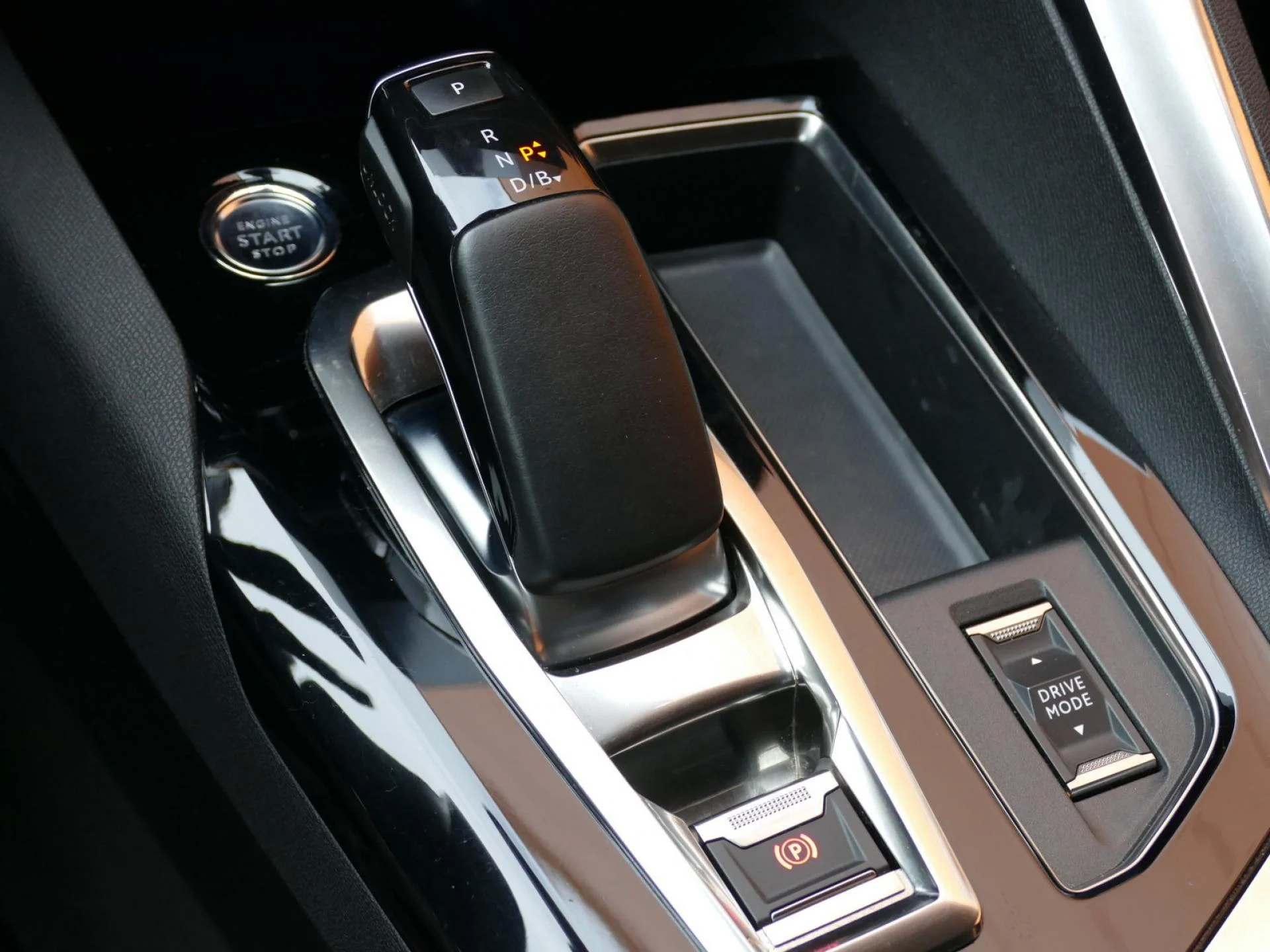 PEUGEOT 3008 - Miniature 18 sur 32 - Cliquer pour voir cette photo