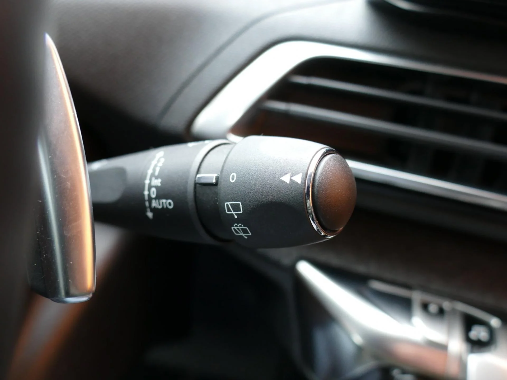 PEUGEOT 3008 - Miniature 23 sur 32 - Cliquer pour voir cette photo