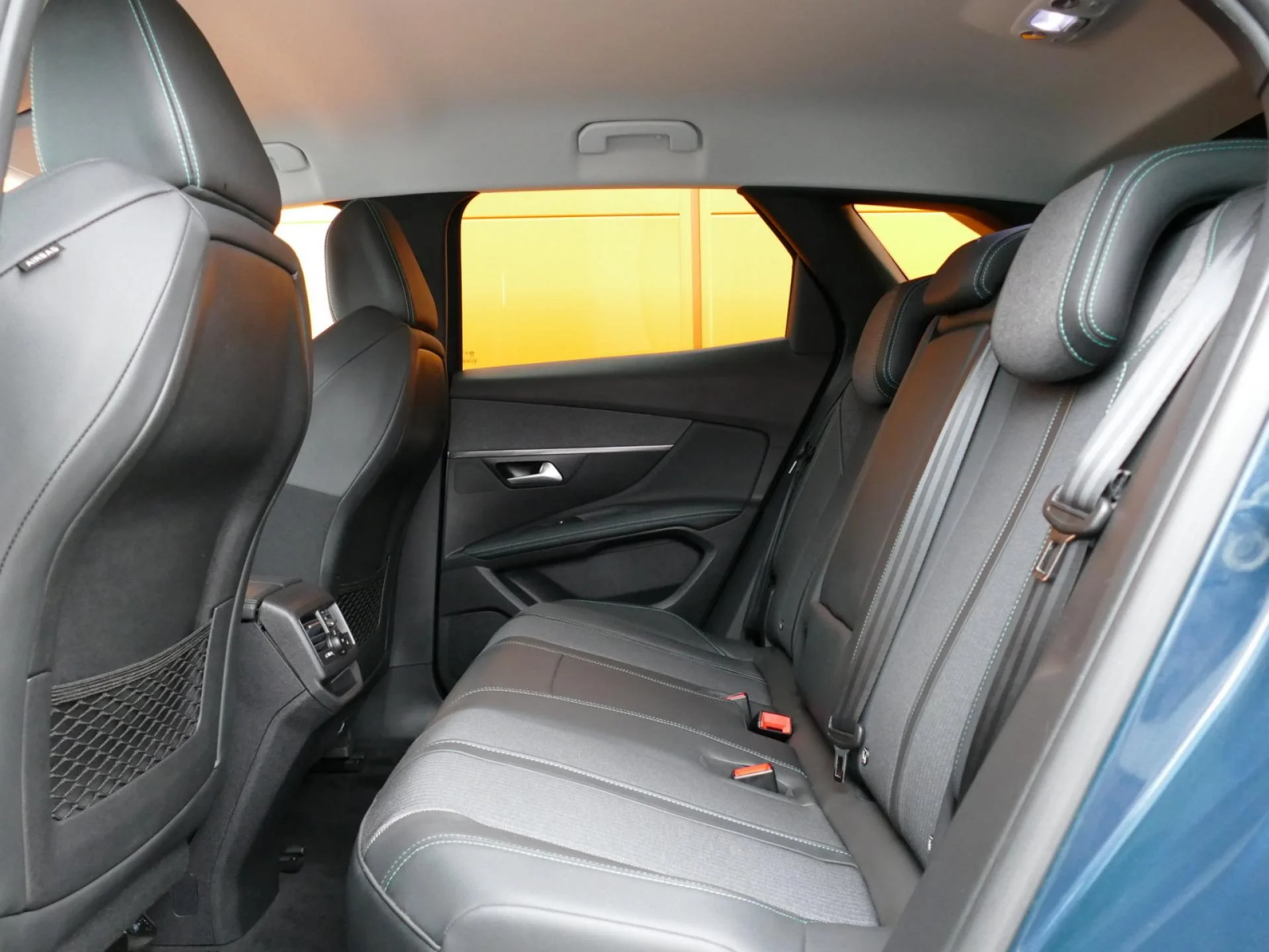 PEUGEOT 3008 - Miniature 7 sur 32 - Cliquer pour voir cette photo