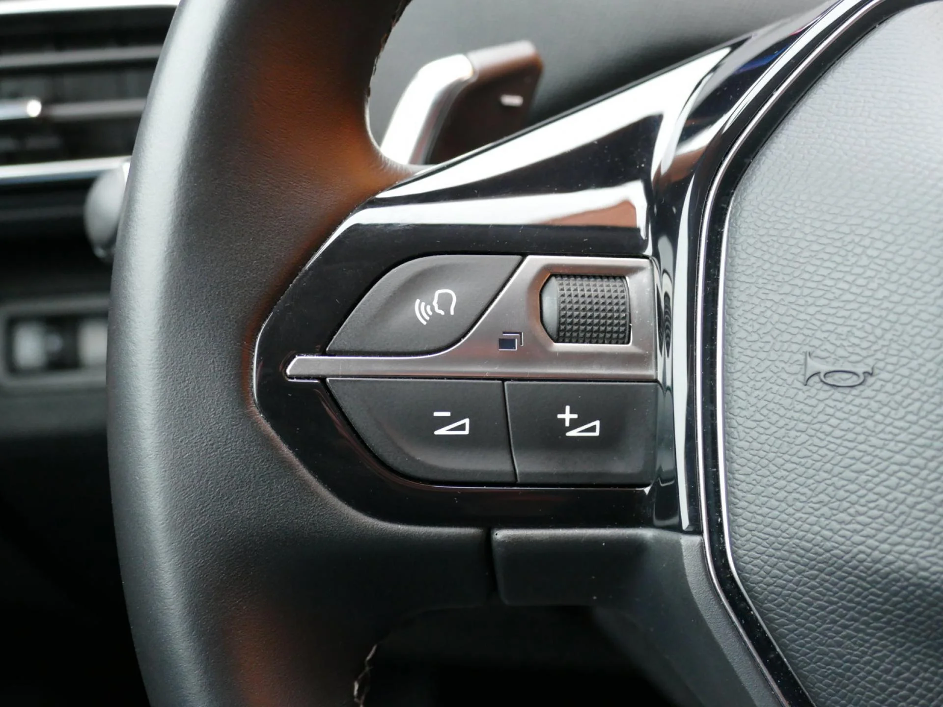 PEUGEOT 3008 - Miniature 18 sur 32 - Cliquer pour voir cette photo