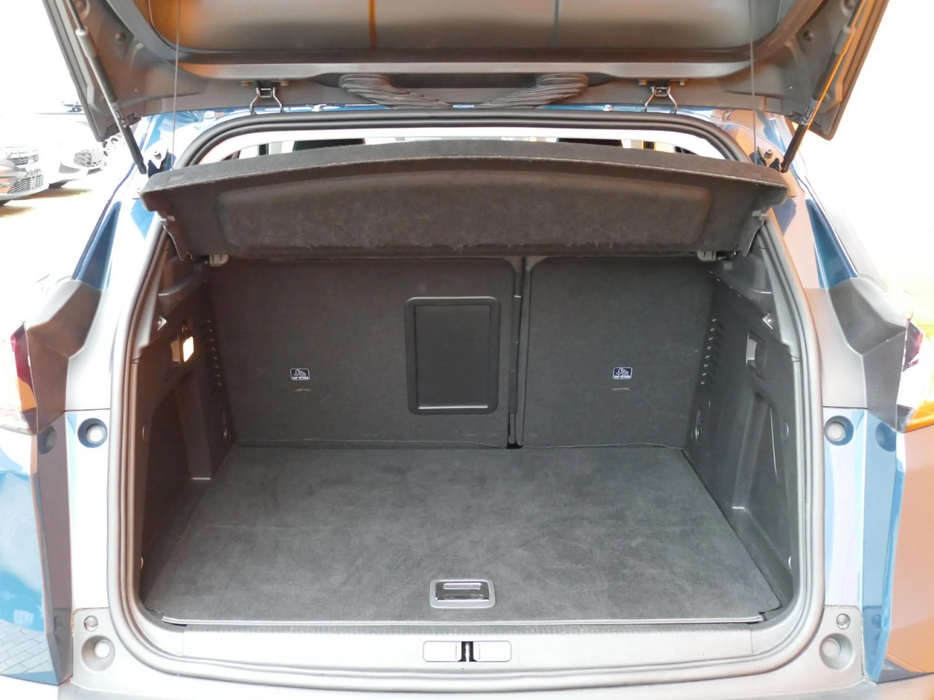 PEUGEOT 3008 - Miniature 8 sur 32 - Cliquer pour voir cette photo