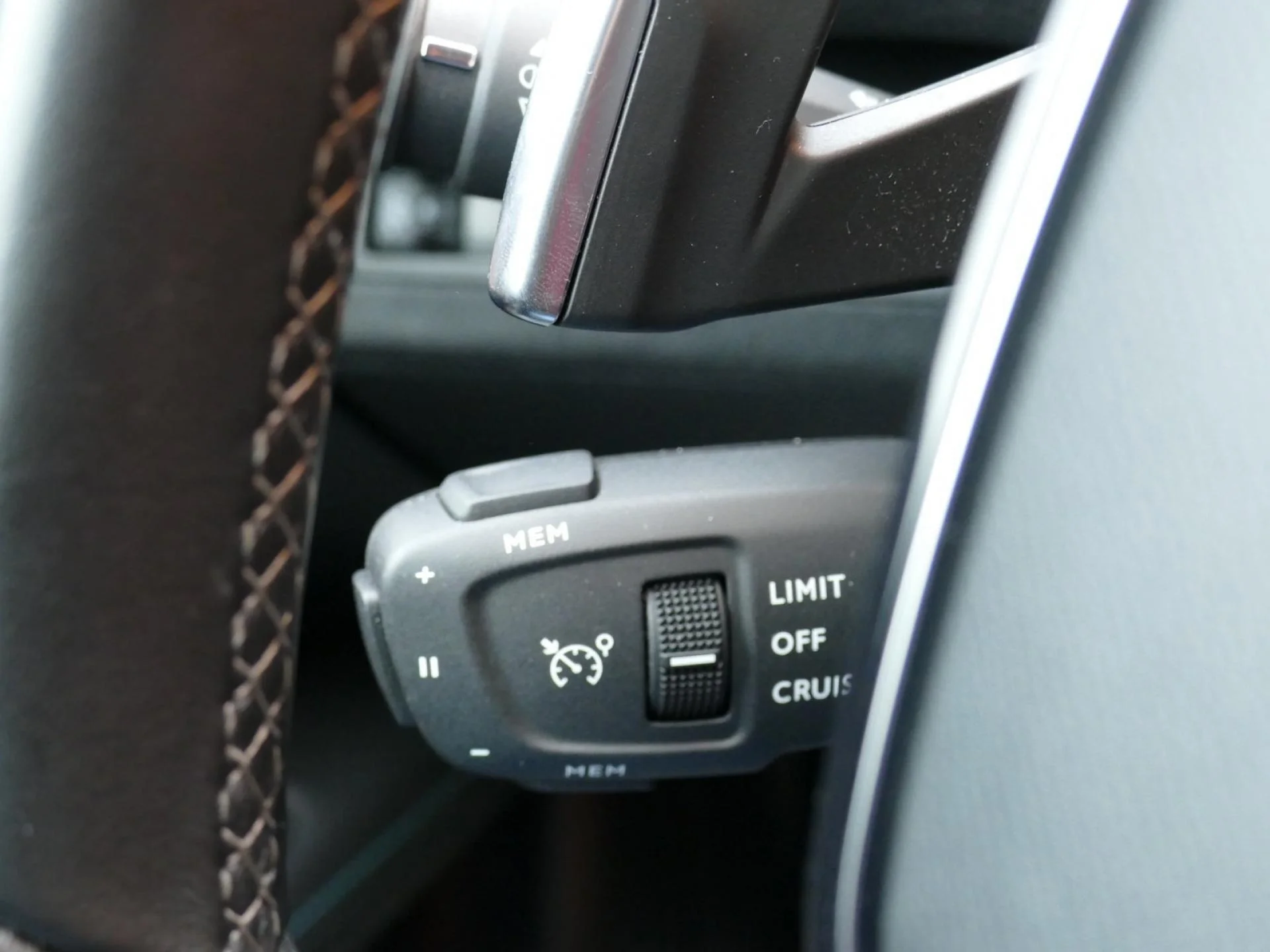 PEUGEOT 3008 - Miniature 22 sur 32 - Cliquer pour voir cette photo