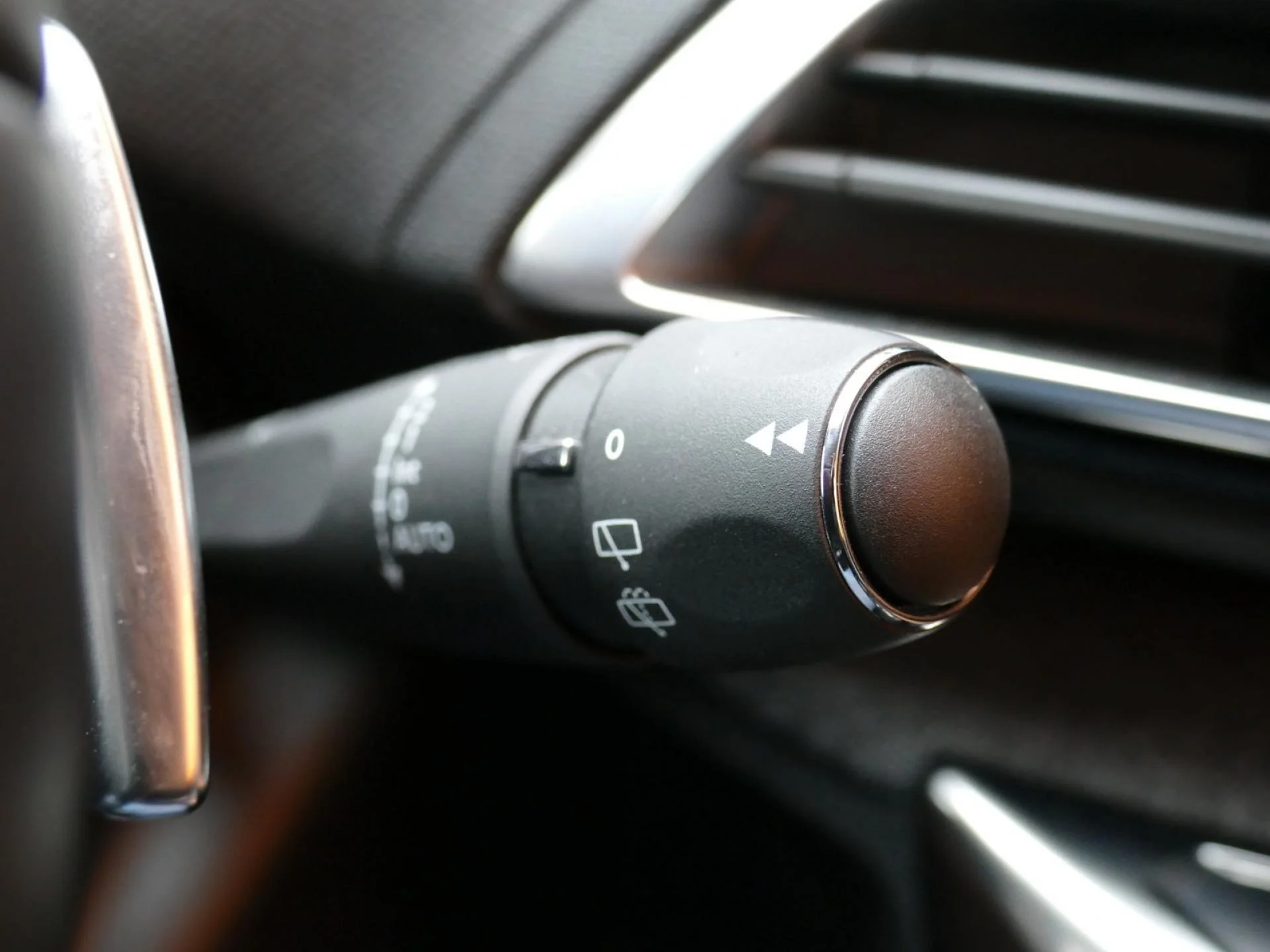 PEUGEOT 3008 - Miniature 23 sur 32 - Cliquer pour voir cette photo