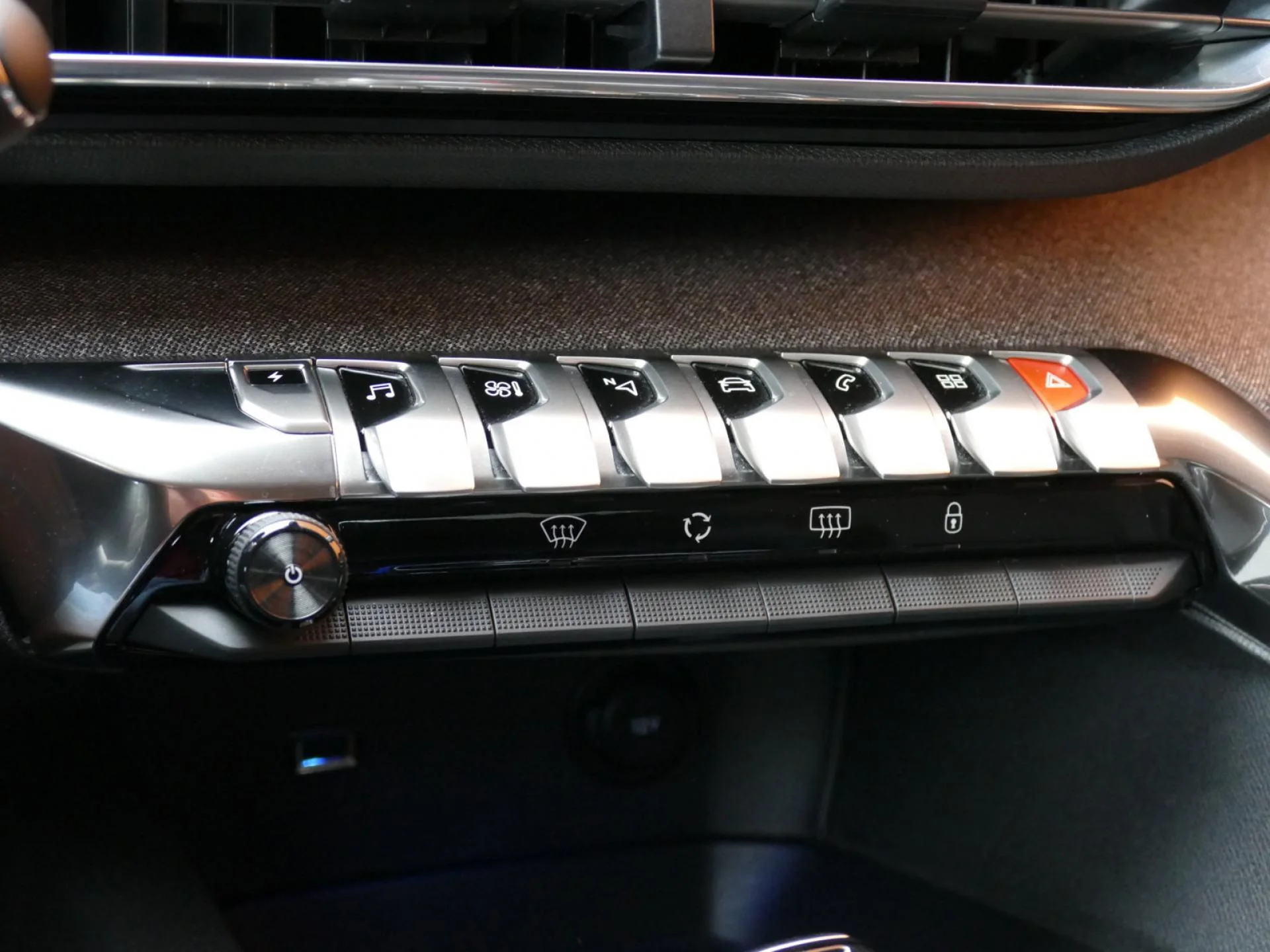 PEUGEOT 3008 - Miniature 15 sur 32 - Cliquer pour voir cette photo