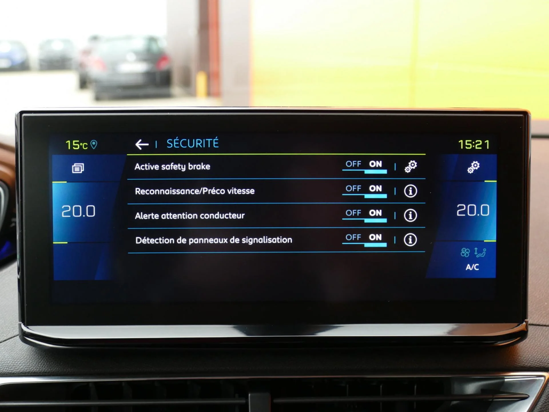 PEUGEOT 3008 - Miniature 11 sur 32 - Cliquer pour voir cette photo