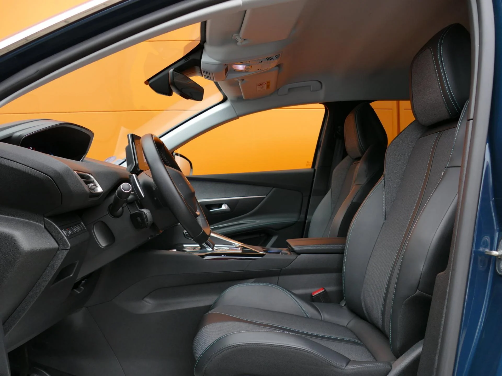 PEUGEOT 3008 - Miniature 6 sur 32 - Cliquer pour voir cette photo