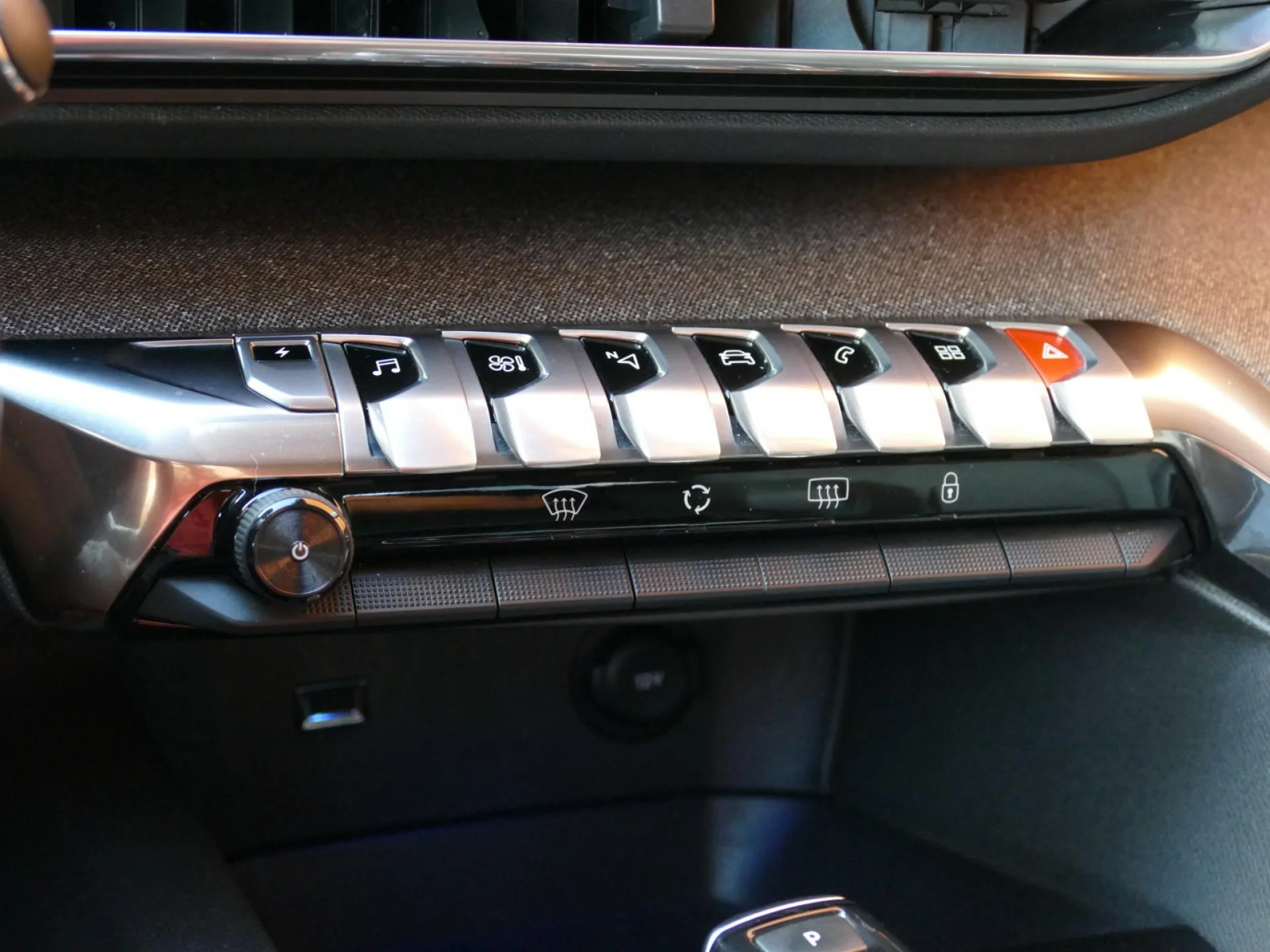 PEUGEOT 3008 - Miniature 16 sur 32 - Cliquer pour voir cette photo