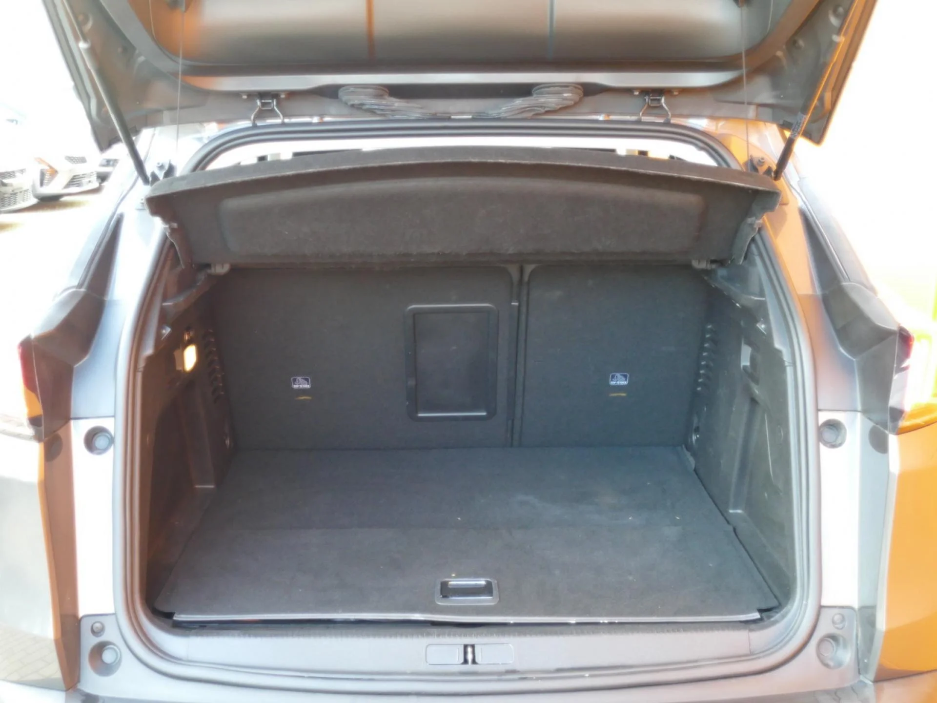 PEUGEOT 3008 - Miniature 8 sur 32 - Cliquer pour voir cette photo