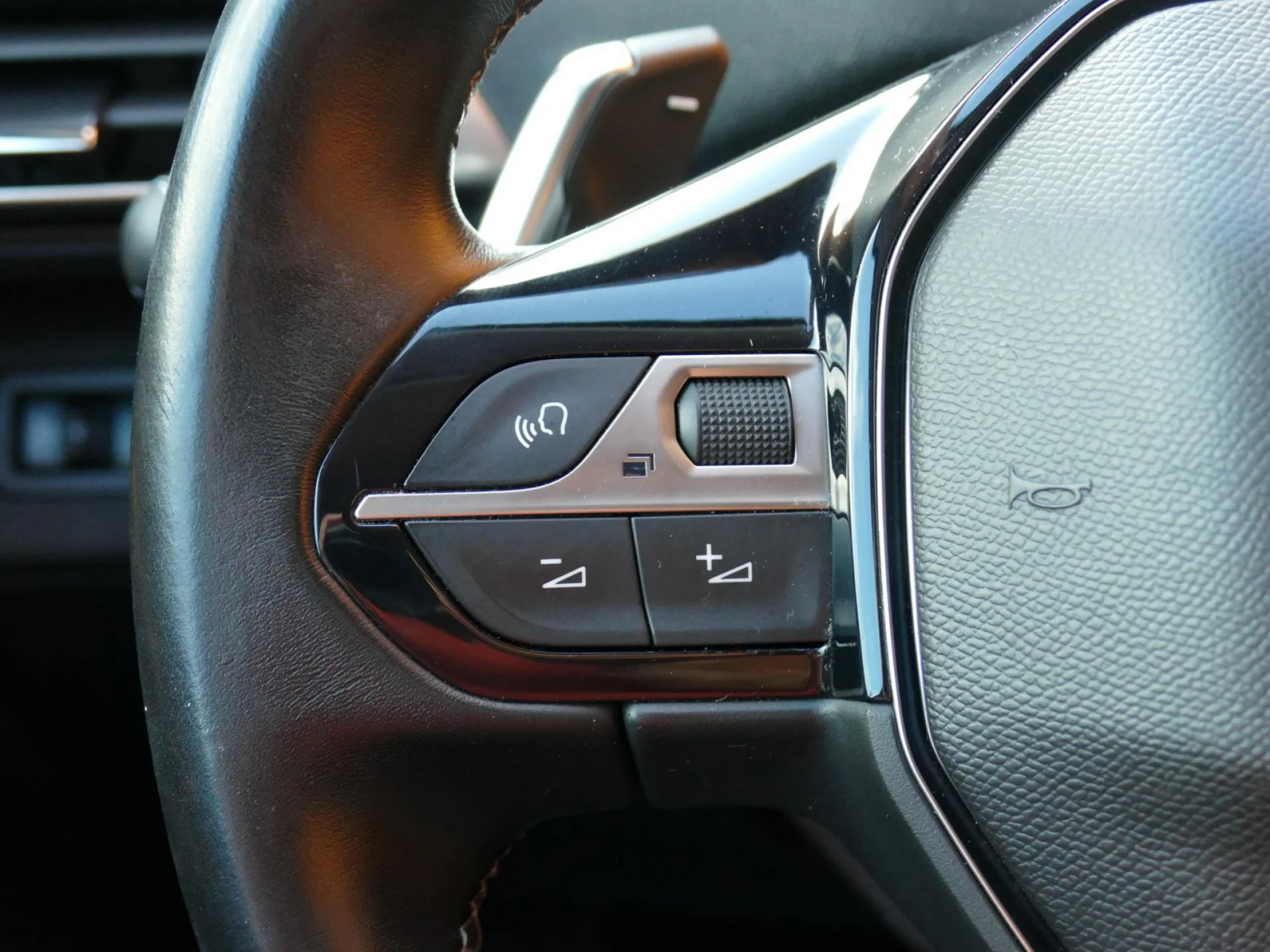 PEUGEOT 3008 - Miniature 19 sur 32 - Cliquer pour voir cette photo