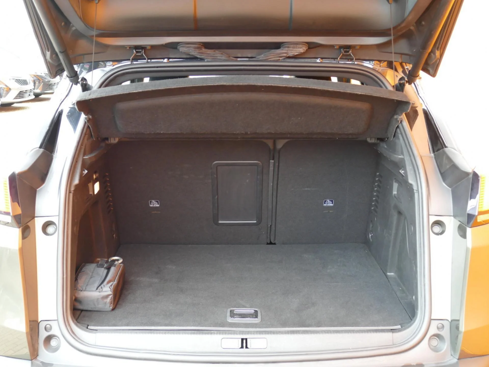 PEUGEOT 3008 - Miniature 8 sur 32 - Cliquer pour voir cette photo