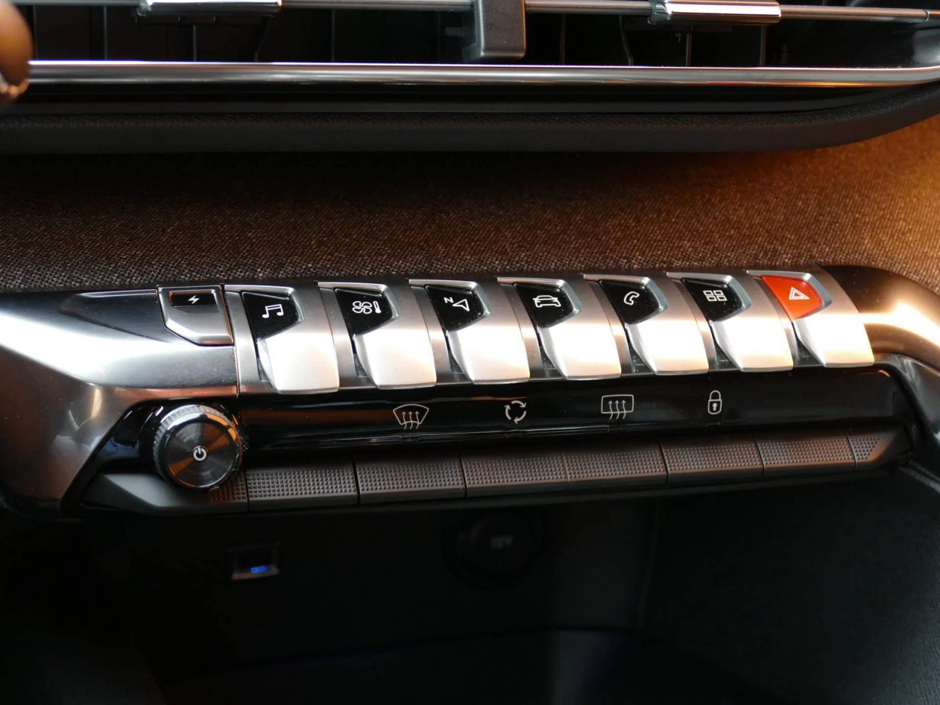 PEUGEOT 3008 - Miniature 16 sur 32 - Cliquer pour voir cette photo