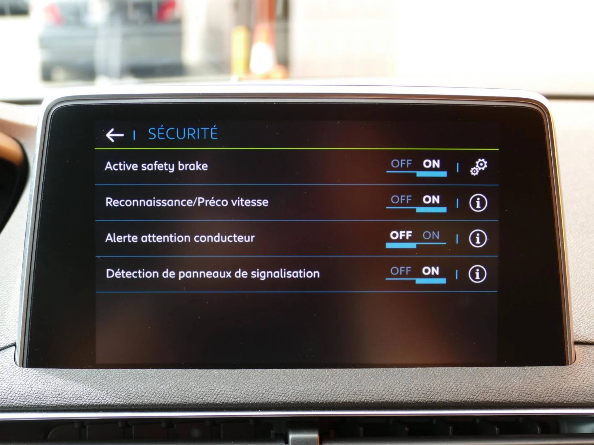 PEUGEOT 3008 - Miniature 12 sur 32 - Cliquer pour voir cette photo