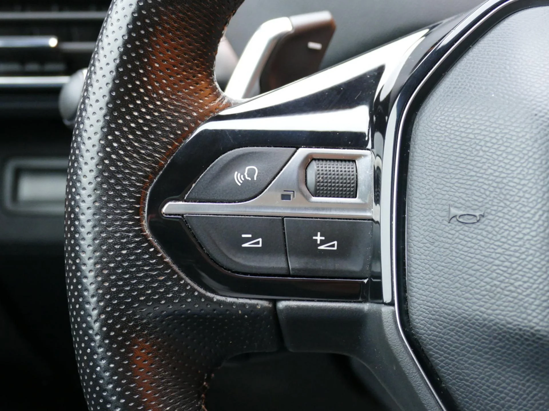 PEUGEOT 3008 - Miniature 18 sur 34 - Cliquer pour voir cette photo