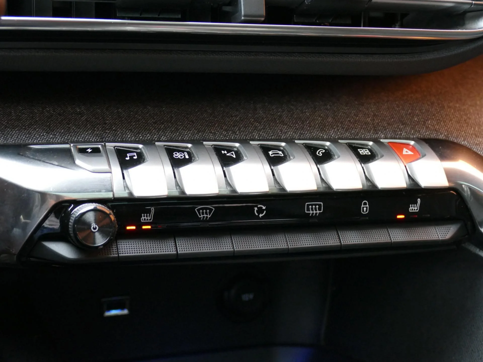 PEUGEOT 3008 - Miniature 16 sur 34 - Cliquer pour voir cette photo
