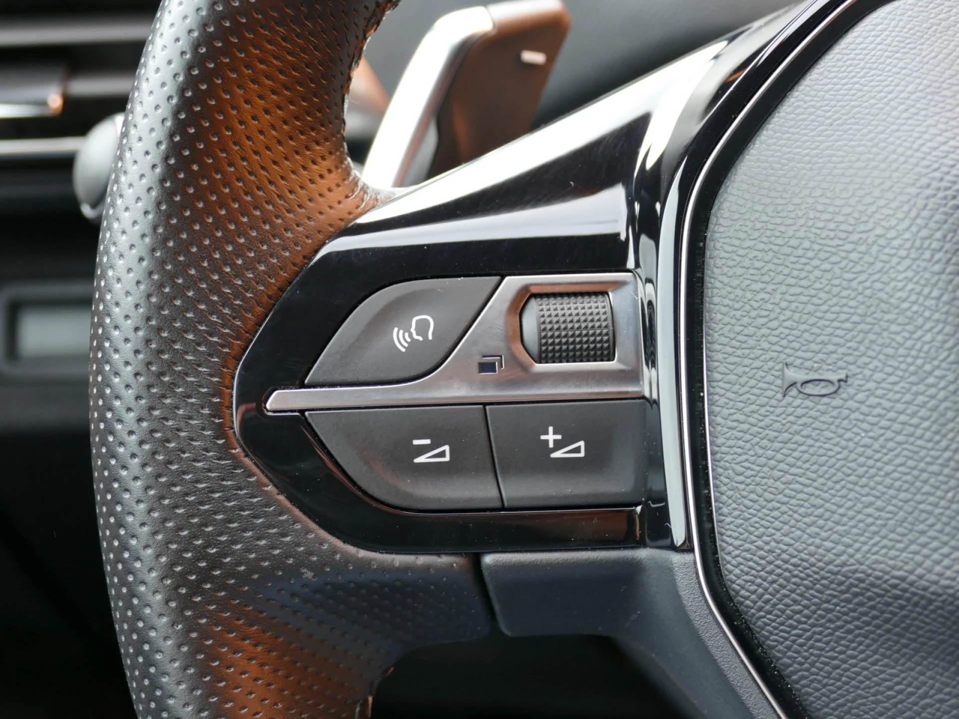 PEUGEOT 3008 - Miniature 32 sur 34 - Cliquer pour voir cette photo