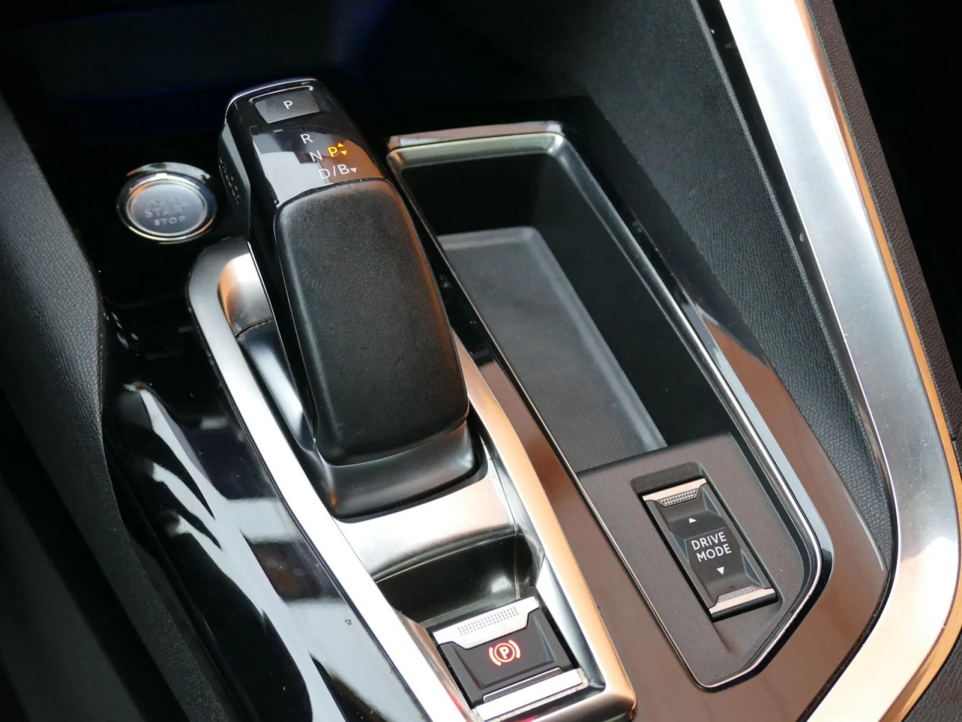 PEUGEOT 3008 - Miniature 19 sur 34 - Cliquer pour voir cette photo