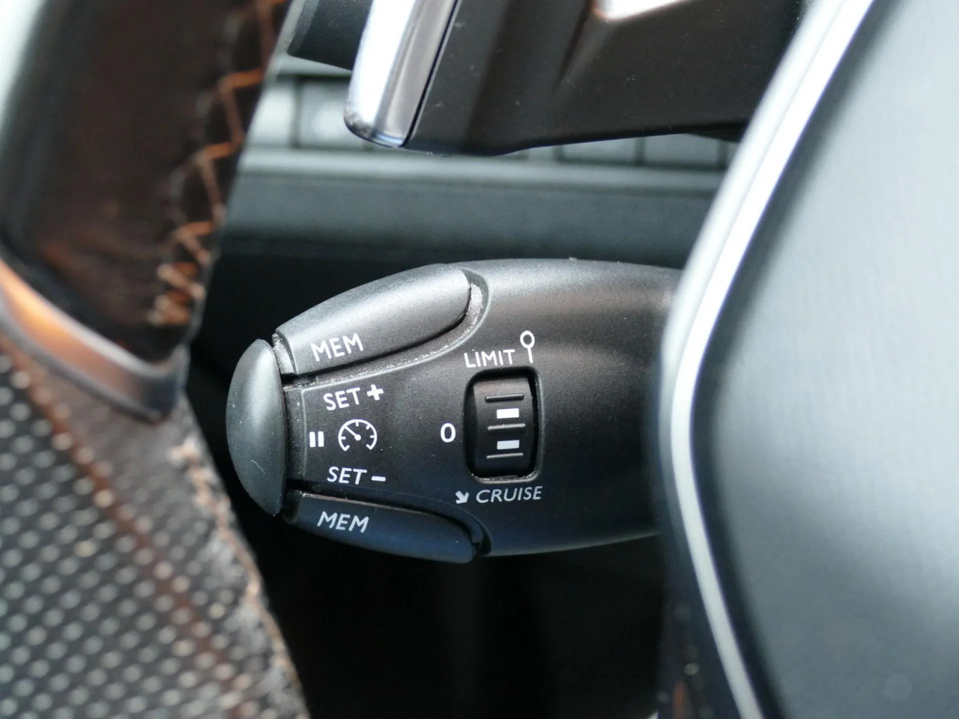 PEUGEOT 3008 - Miniature 23 sur 34 - Cliquer pour voir cette photo