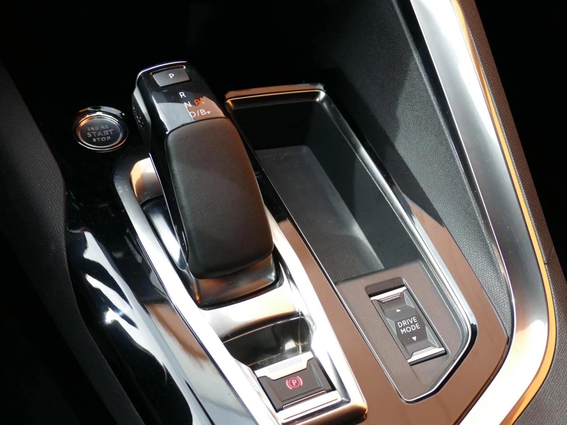 PEUGEOT 3008 - Miniature 30 sur 34 - Cliquer pour voir cette photo