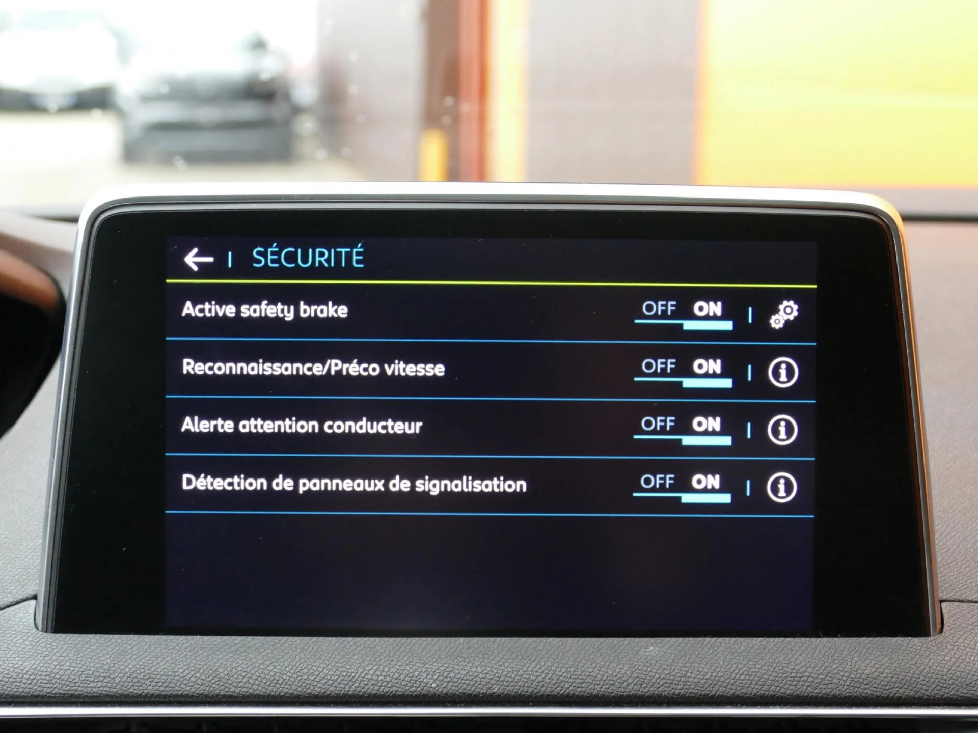 PEUGEOT 3008 - Miniature 12 sur 34 - Cliquer pour voir cette photo