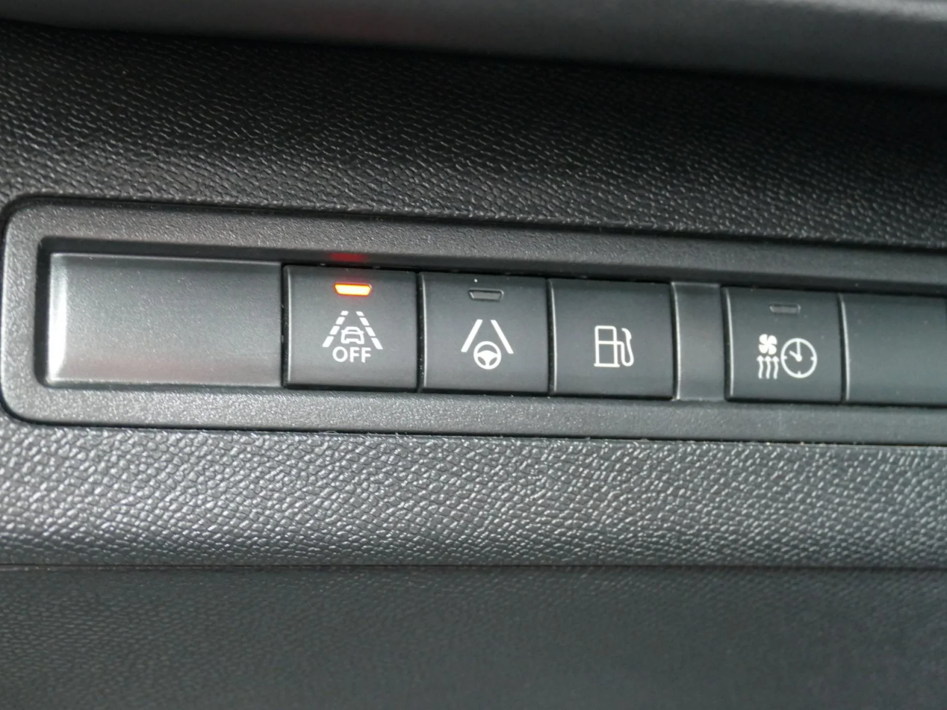 PEUGEOT 3008 - Miniature 21 sur 36 - Cliquer pour voir cette photo