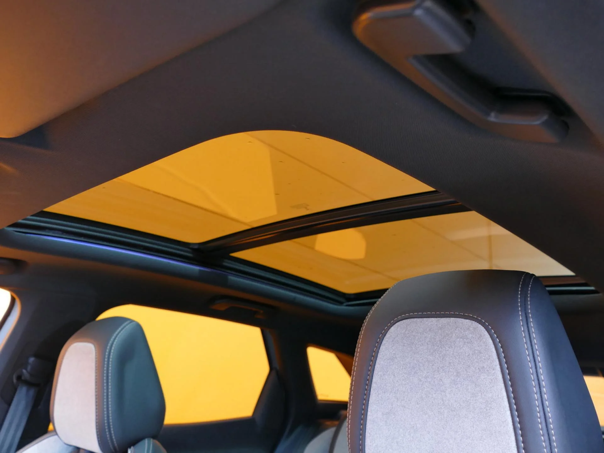 PEUGEOT 3008 - Miniature 27 sur 36 - Cliquer pour voir cette photo