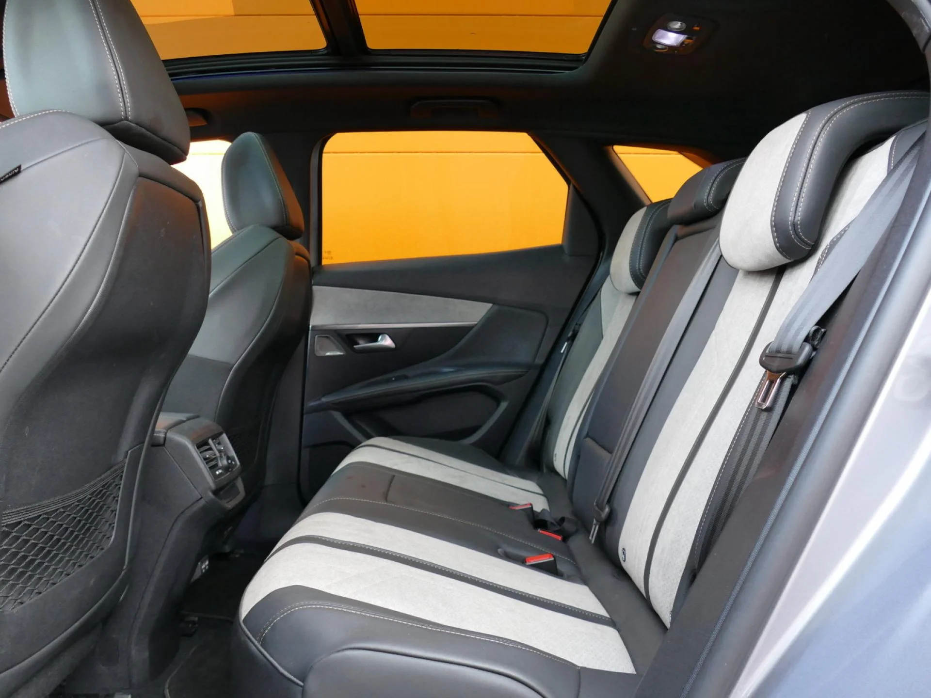 PEUGEOT 3008 - Miniature 7 sur 36 - Cliquer pour voir cette photo