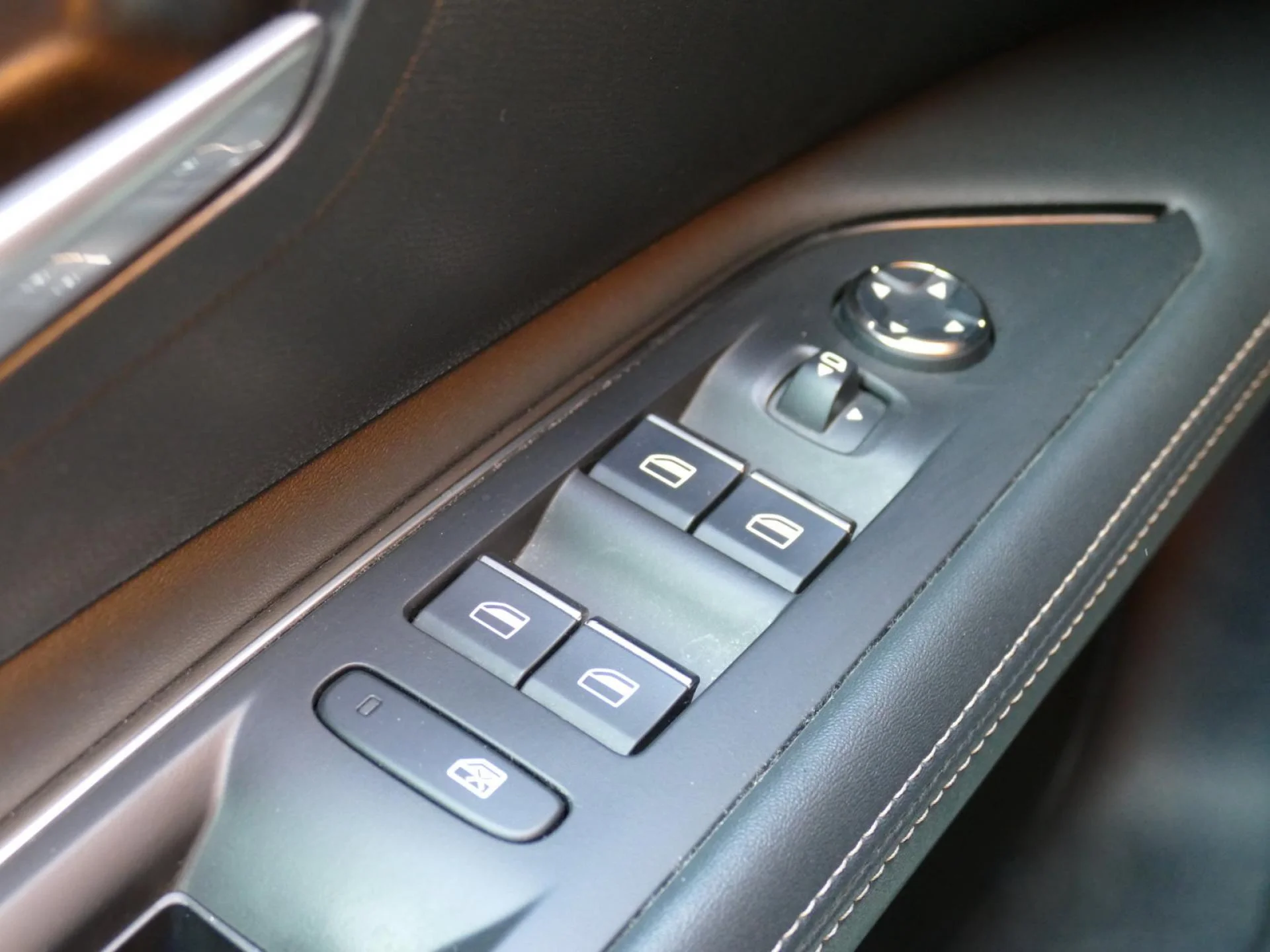 PEUGEOT 3008 - Miniature 24 sur 36 - Cliquer pour voir cette photo