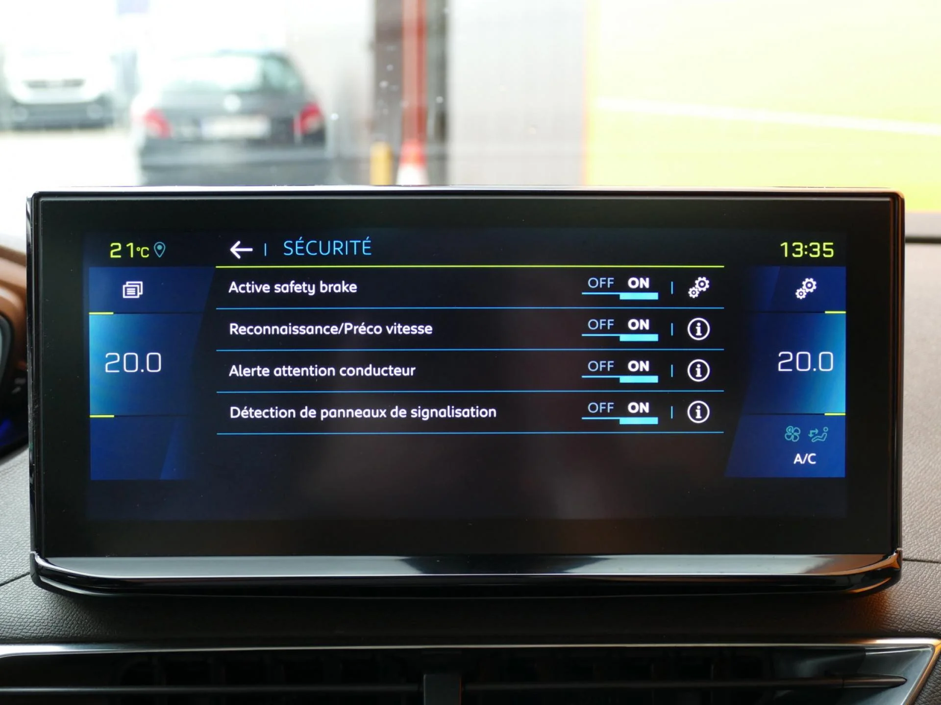 PEUGEOT 3008 - Miniature 12 sur 36 - Cliquer pour voir cette photo