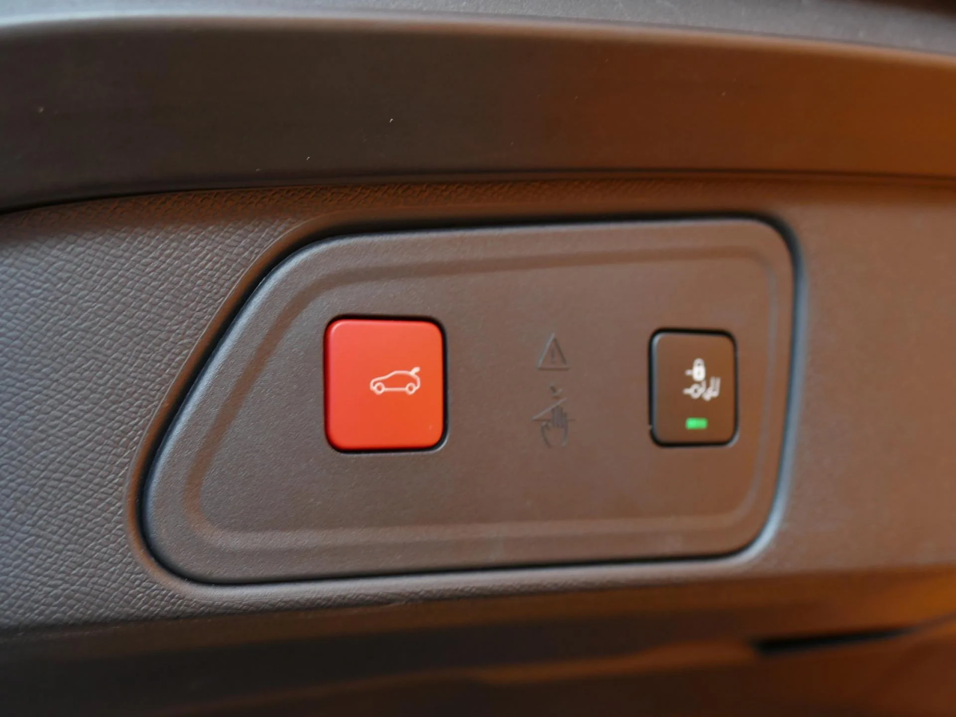 PEUGEOT 3008 - Miniature 23 sur 36 - Cliquer pour voir cette photo