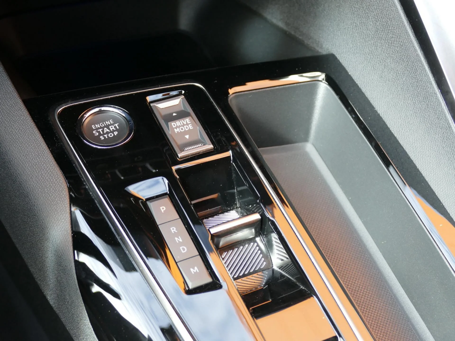 PEUGEOT 3008 - Miniature 19 sur 32 - Cliquer pour voir cette photo