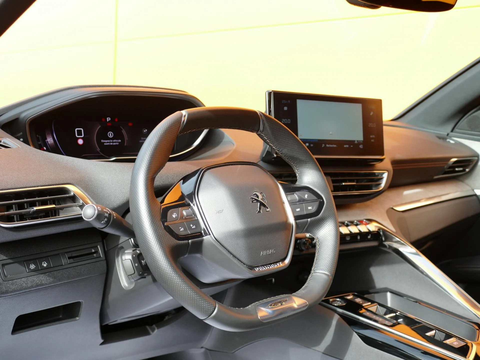 PEUGEOT 3008 - Miniature 17 sur 32 - Cliquer pour voir cette photo
