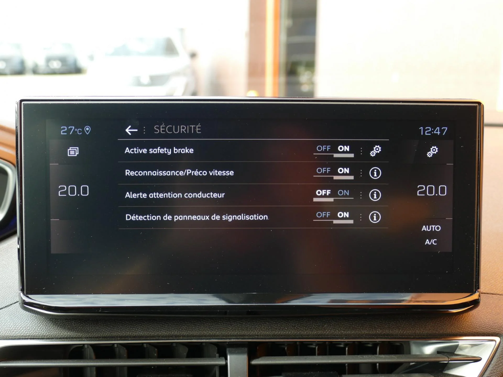 PEUGEOT 3008 - Miniature 12 sur 32 - Cliquer pour voir cette photo