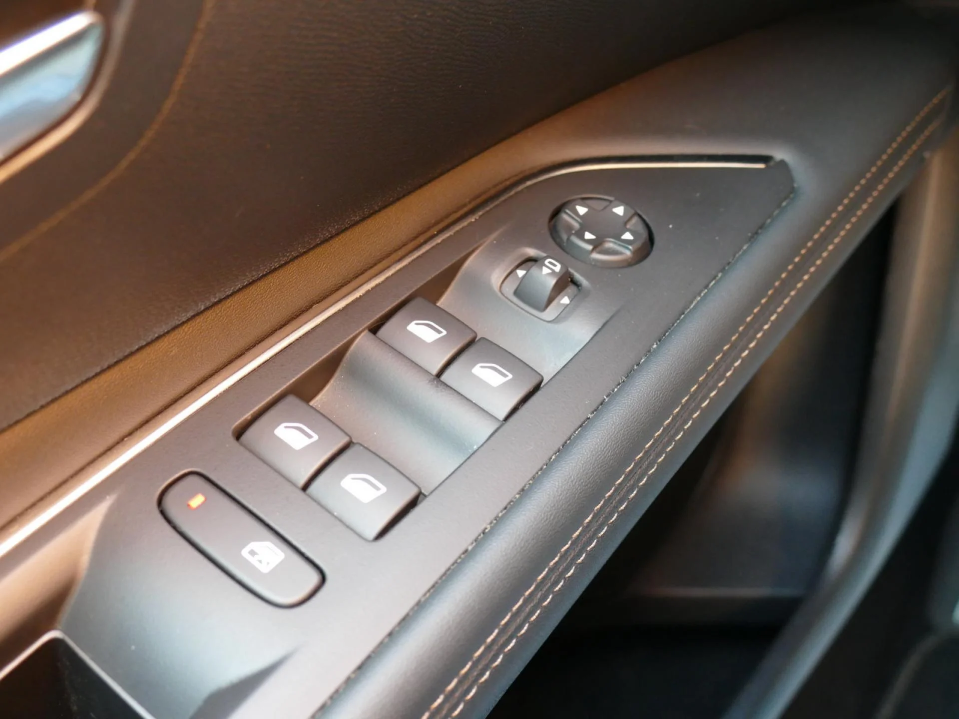 PEUGEOT 3008 - Miniature 19 sur 23 - Cliquer pour voir cette photo