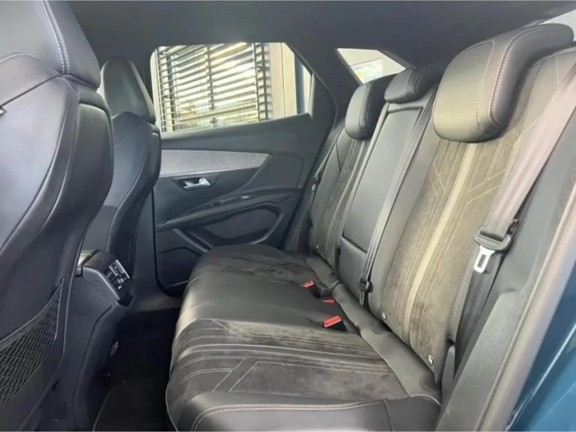 PEUGEOT 3008 - Miniature 4 sur 23 - Cliquer pour voir cette photo
