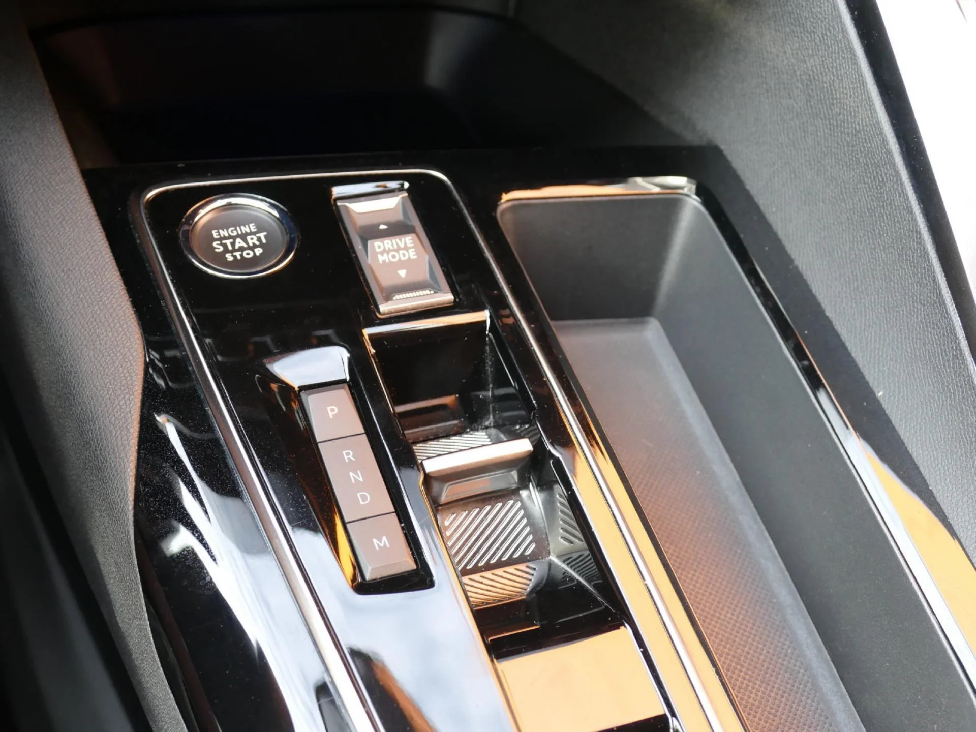 PEUGEOT 3008 - Miniature 16 sur 23 - Cliquer pour voir cette photo