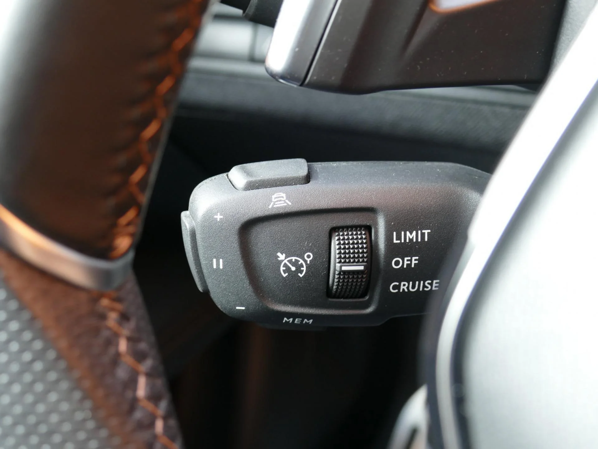 PEUGEOT 3008 - Miniature 20 sur 23 - Cliquer pour voir cette photo