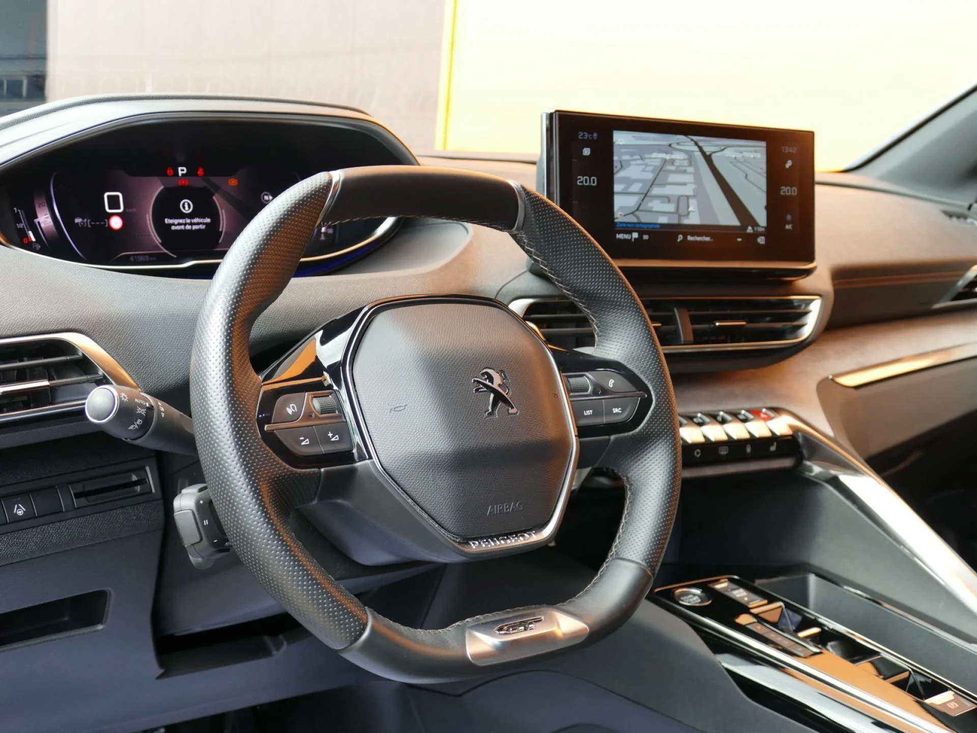 PEUGEOT 3008 - Miniature 18 sur 34 - Cliquer pour voir cette photo