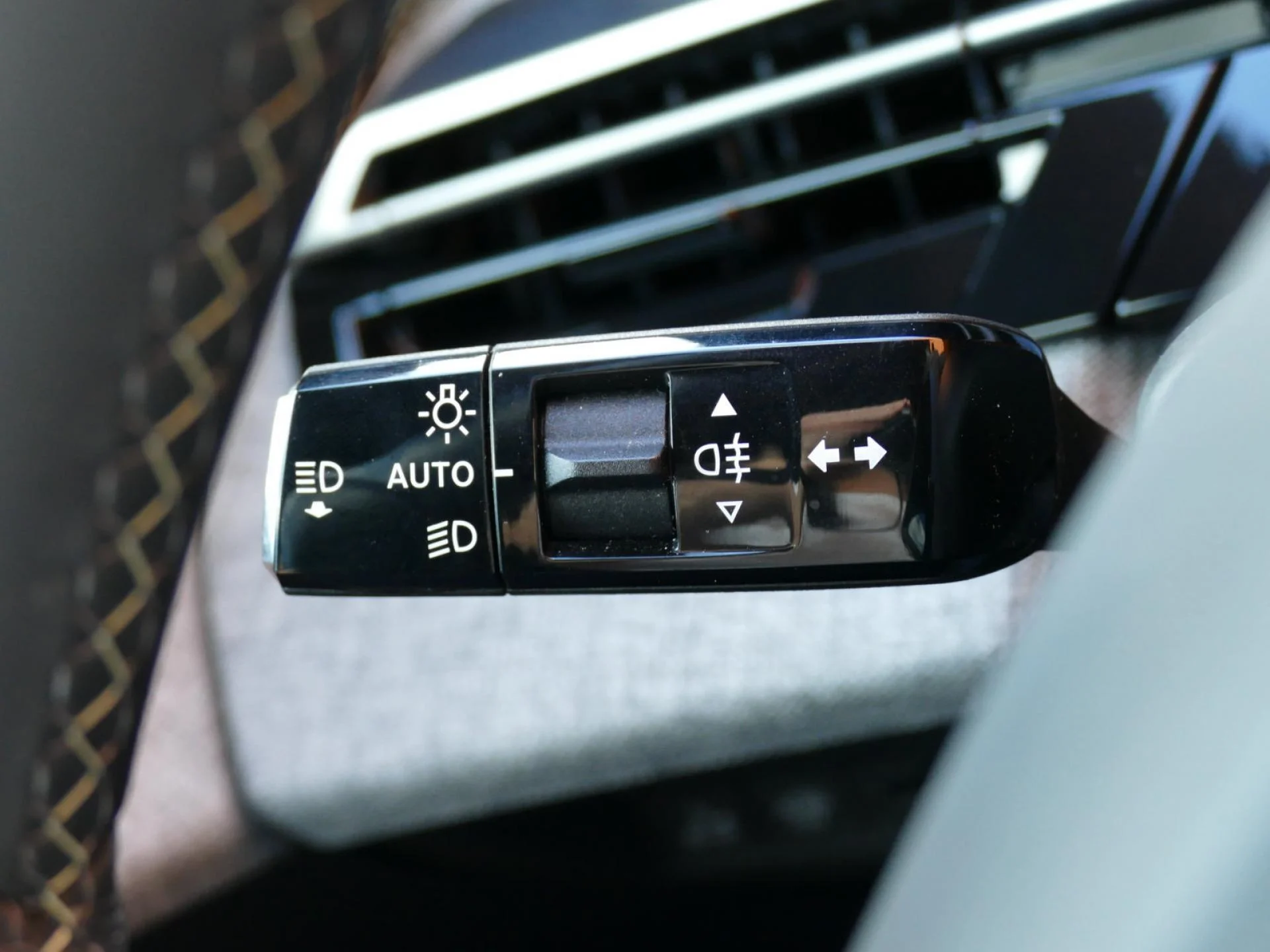 PEUGEOT 3008 - Miniature 27 sur 35 - Cliquer pour voir cette photo