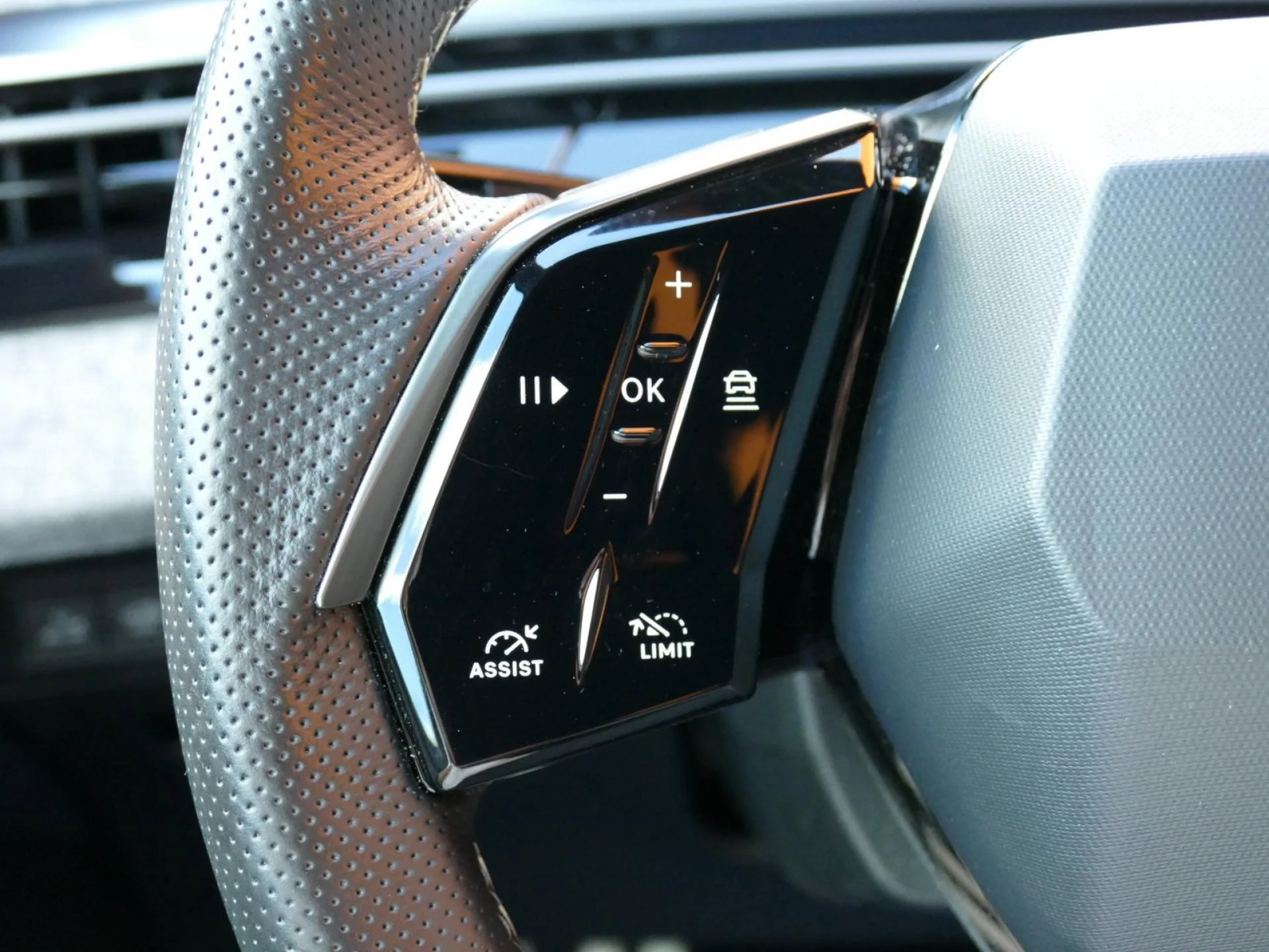 PEUGEOT 3008 - Miniature 19 sur 35 - Cliquer pour voir cette photo