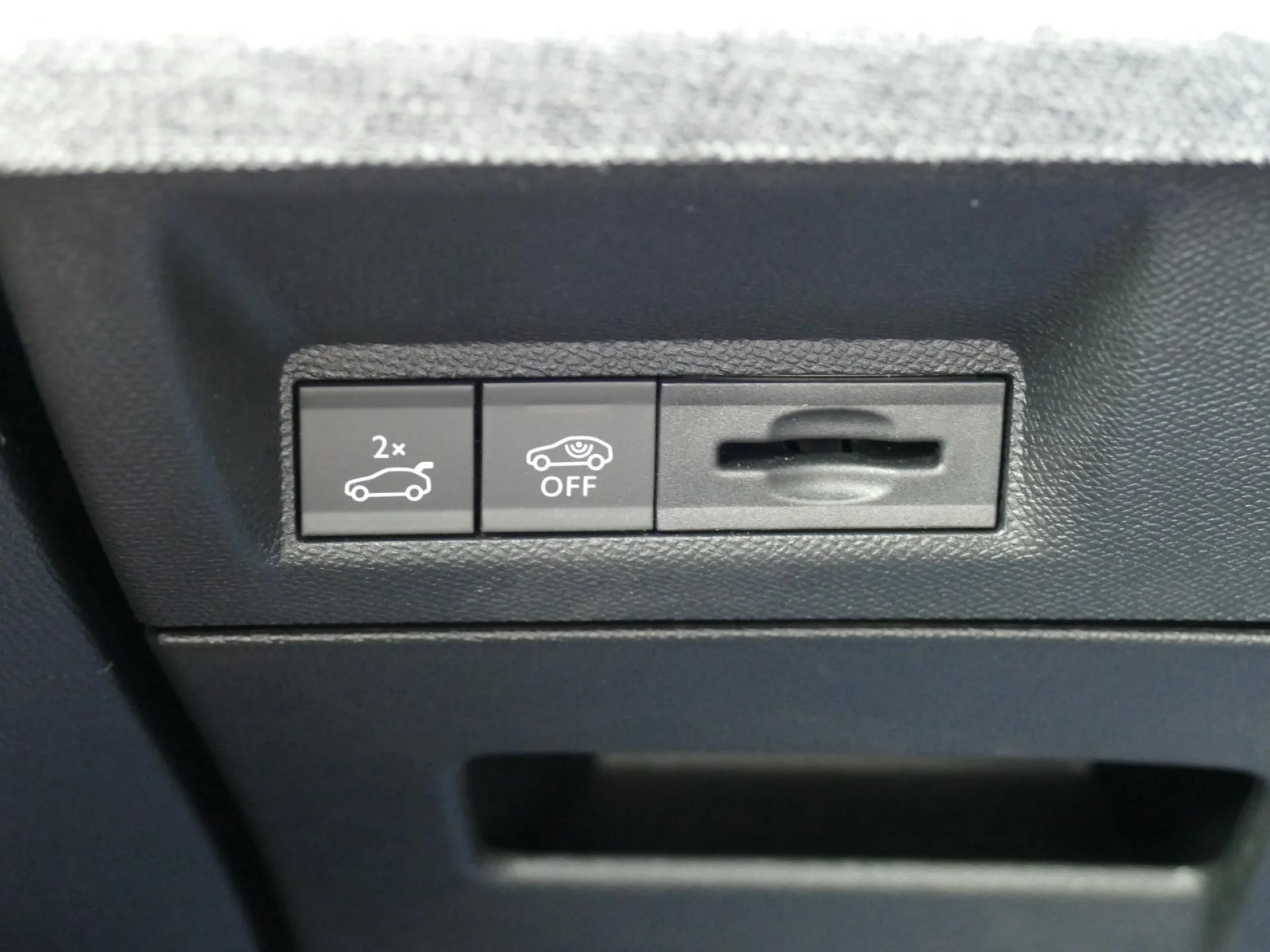 PEUGEOT 3008 - Miniature 20 sur 35 - Cliquer pour voir cette photo