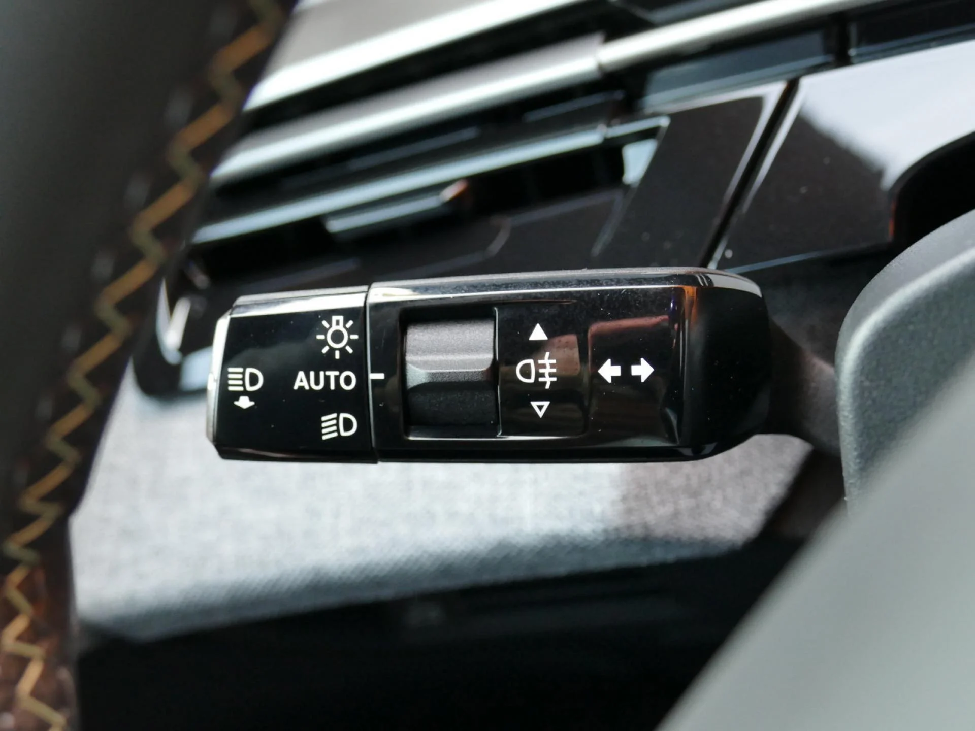 PEUGEOT 3008 - Miniature 27 sur 35 - Cliquer pour voir cette photo