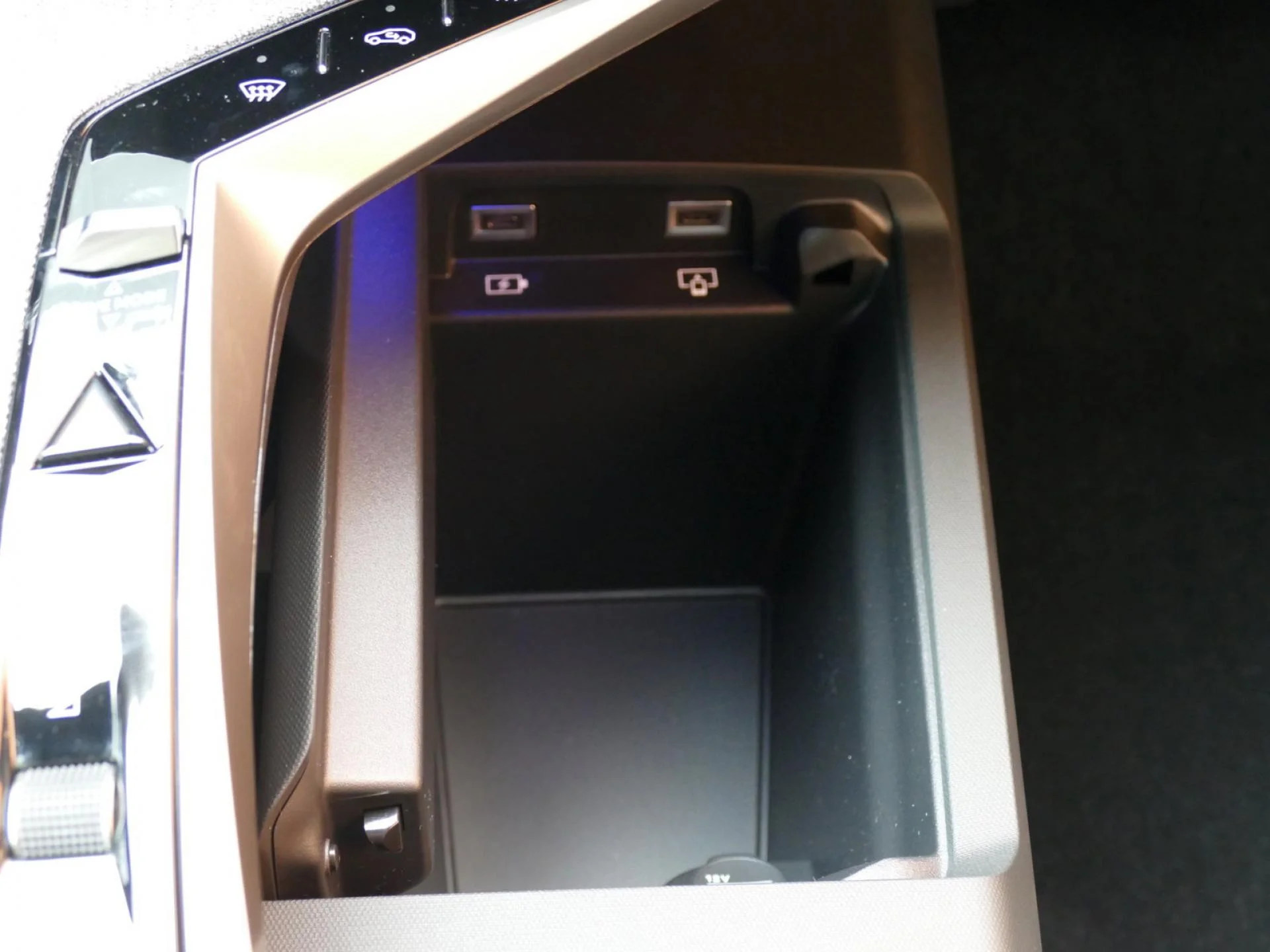 PEUGEOT 3008 - Miniature 22 sur 32 - Cliquer pour voir cette photo
