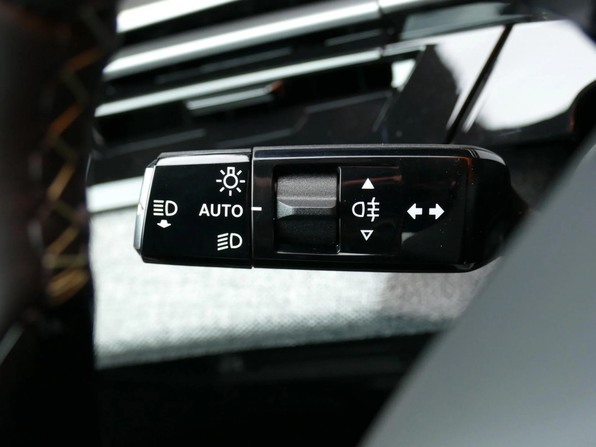 PEUGEOT 3008 - Miniature 25 sur 32 - Cliquer pour voir cette photo