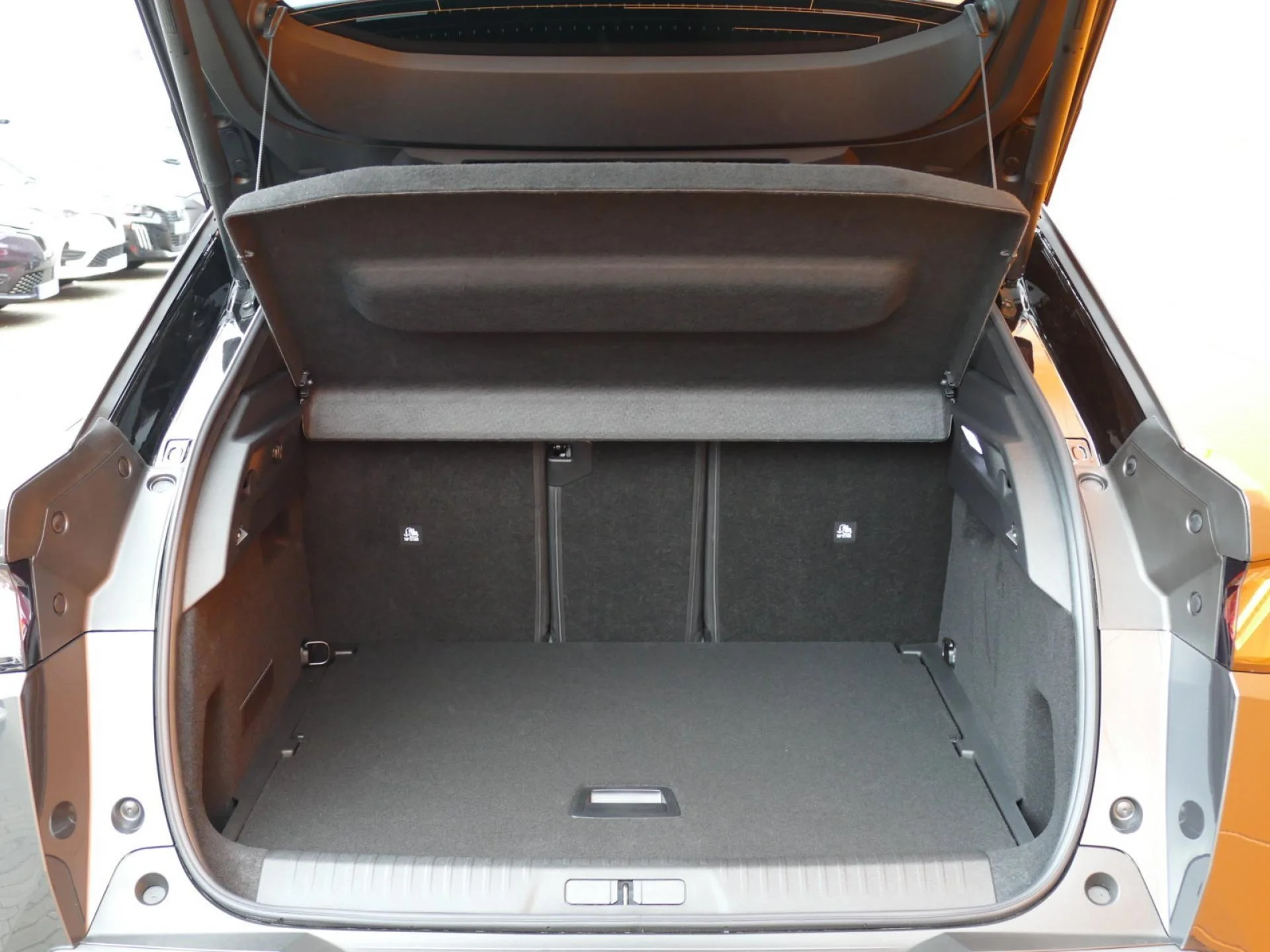 PEUGEOT 3008 - Miniature 8 sur 32 - Cliquer pour voir cette photo