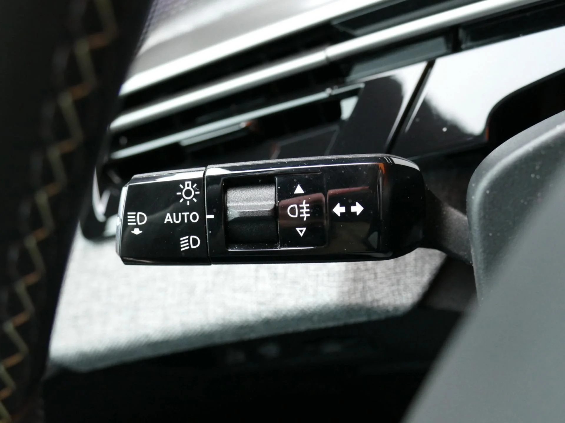 PEUGEOT 3008 - Miniature 24 sur 32 - Cliquer pour voir cette photo