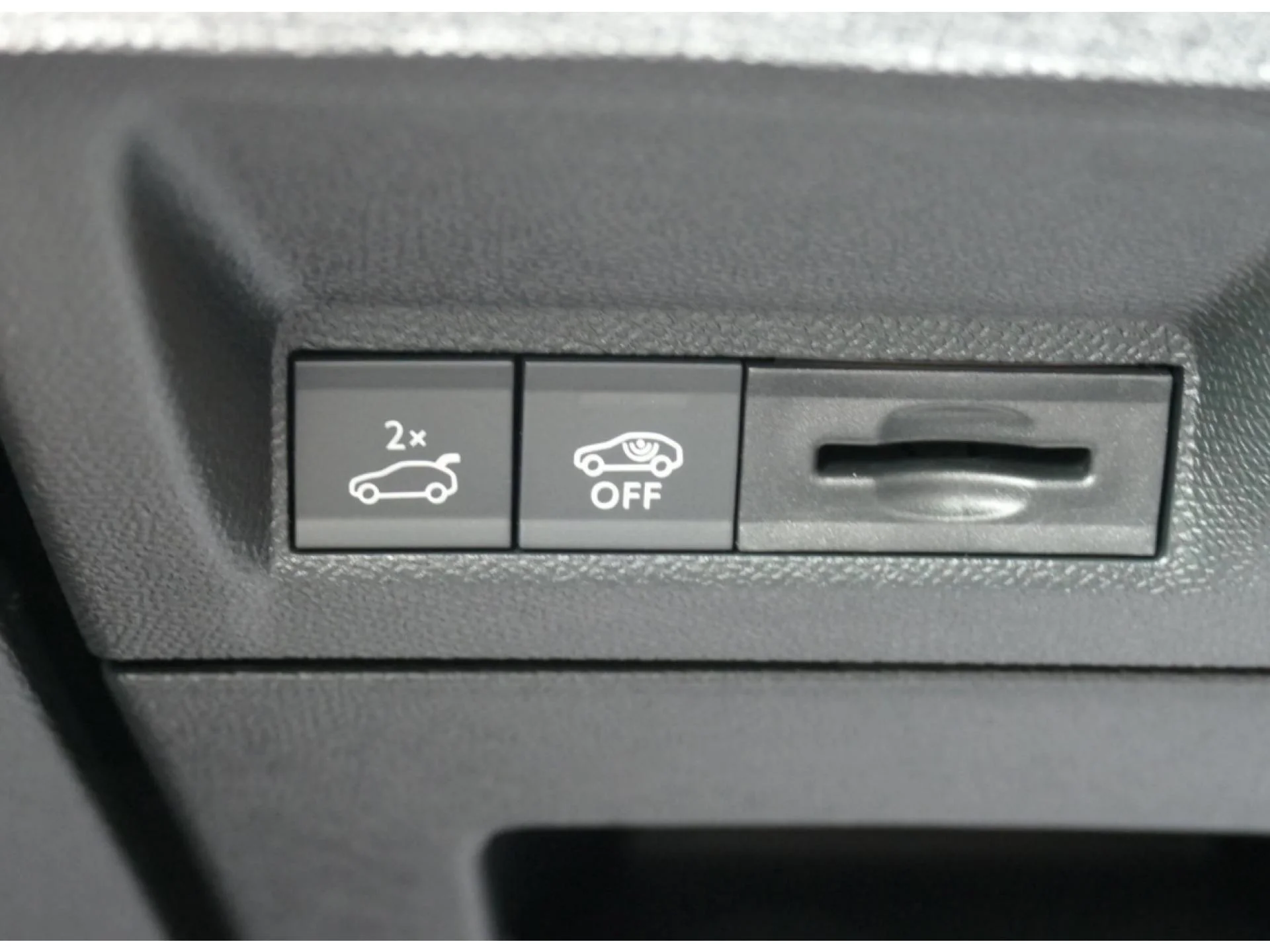 PEUGEOT 3008 - Miniature 25 sur 37 - Cliquer pour voir cette photo