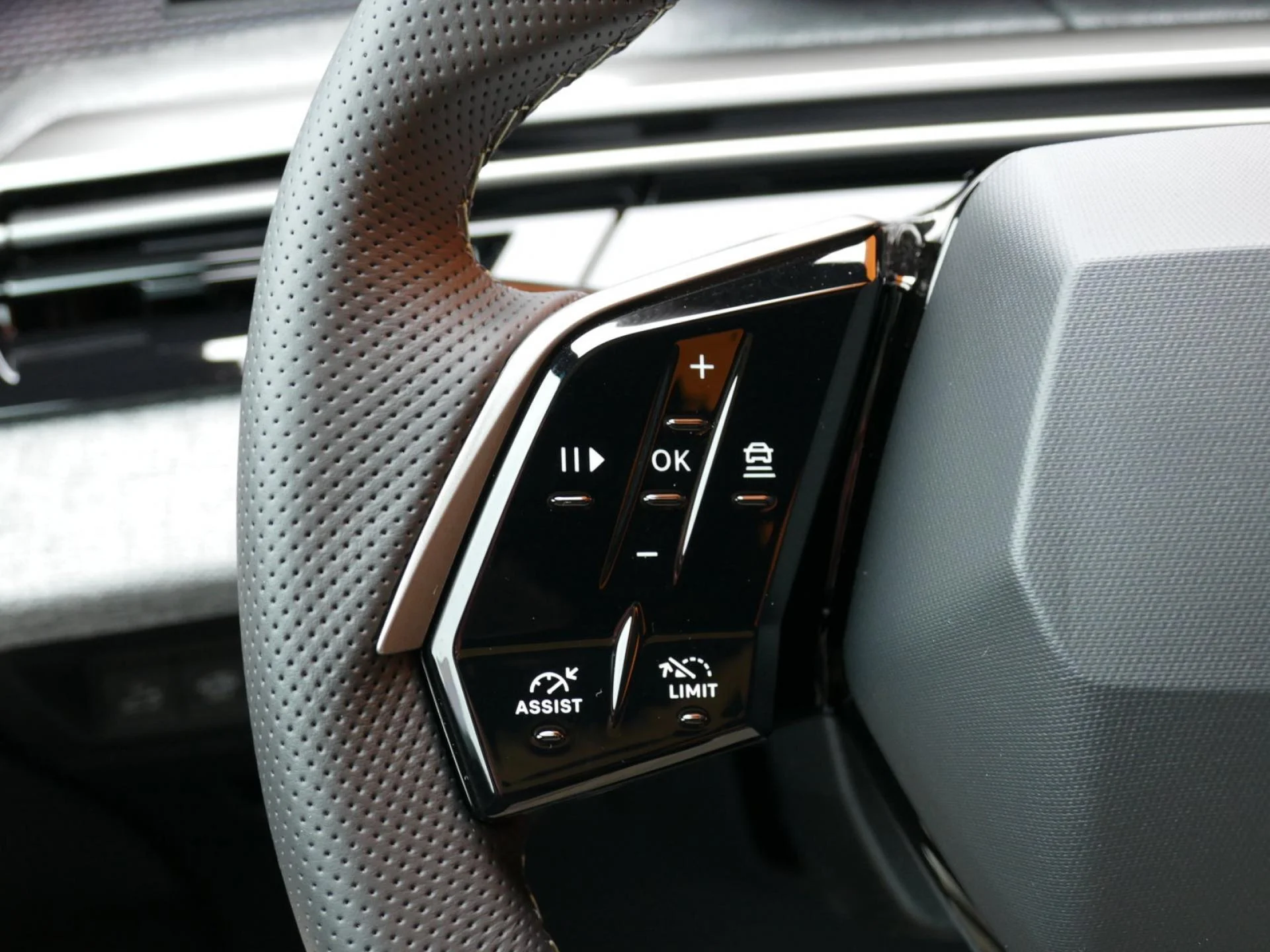 PEUGEOT 3008 - Miniature 19 sur 40 - Cliquer pour voir cette photo