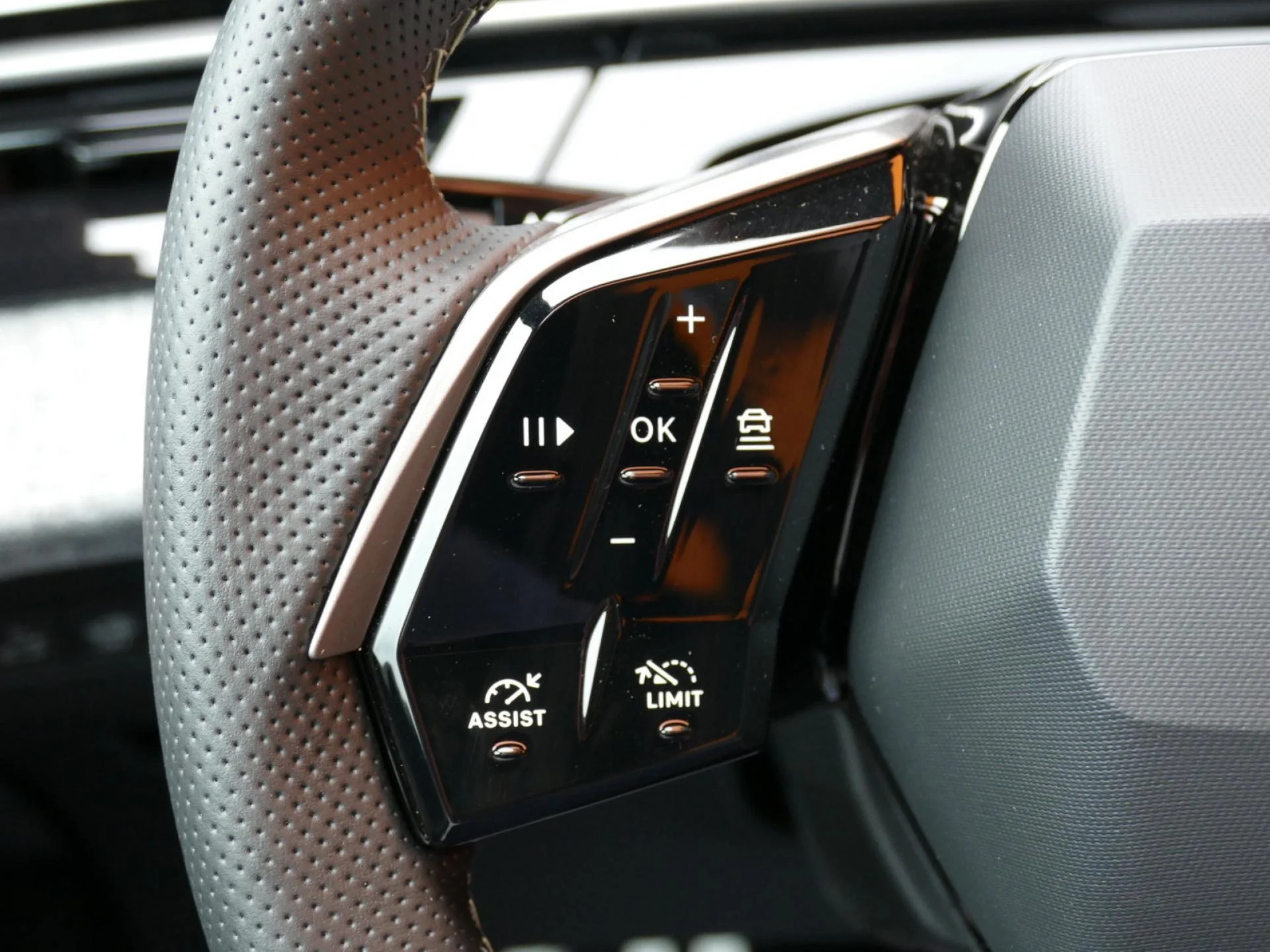 PEUGEOT 3008 - Miniature 21 sur 41 - Cliquer pour voir cette photo