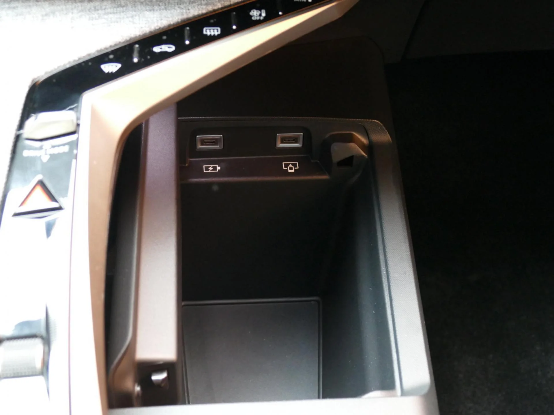 PEUGEOT 3008 - Miniature 24 sur 36 - Cliquer pour voir cette photo
