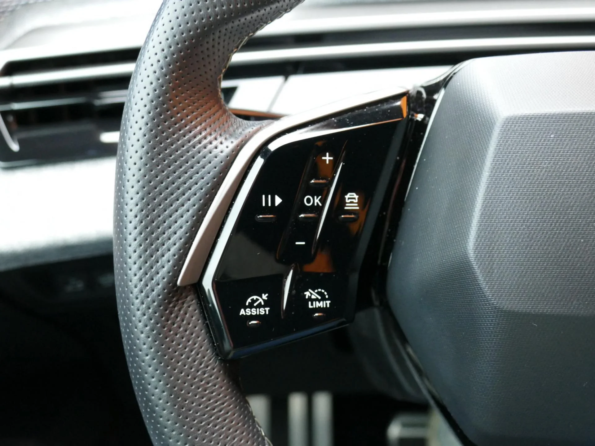 PEUGEOT 3008 - Miniature 18 sur 36 - Cliquer pour voir cette photo